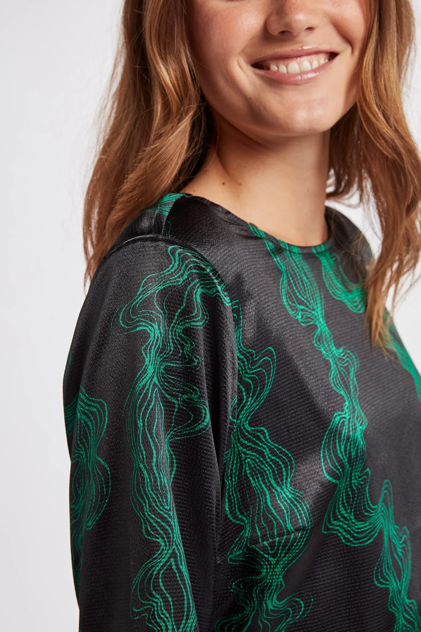 NUGREENY DRESS - Caviar - Image 4