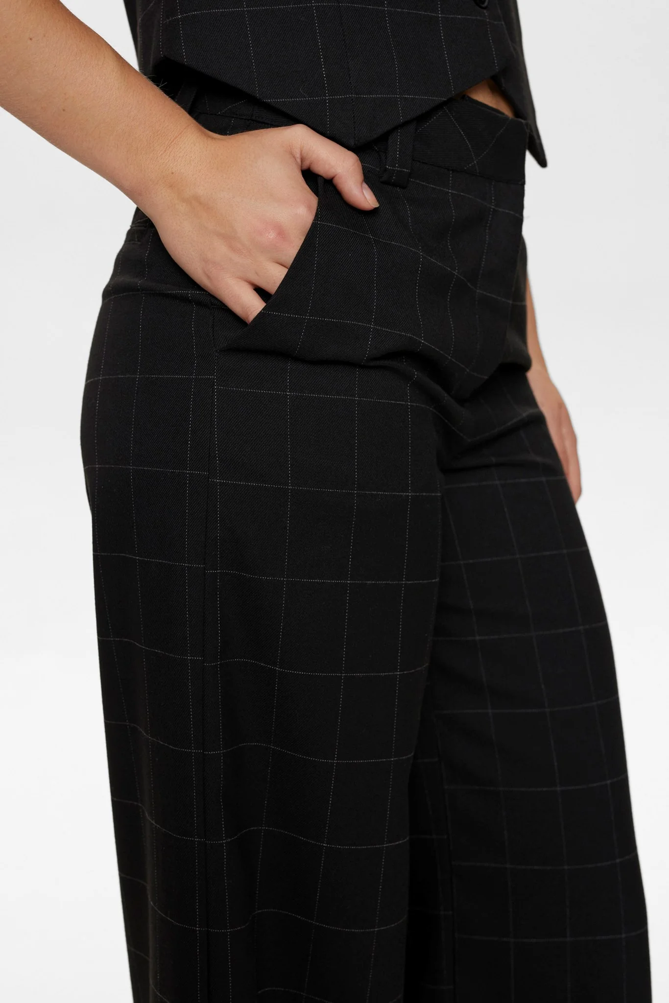 NUHARLIE PANTS - Caviar - Image 4