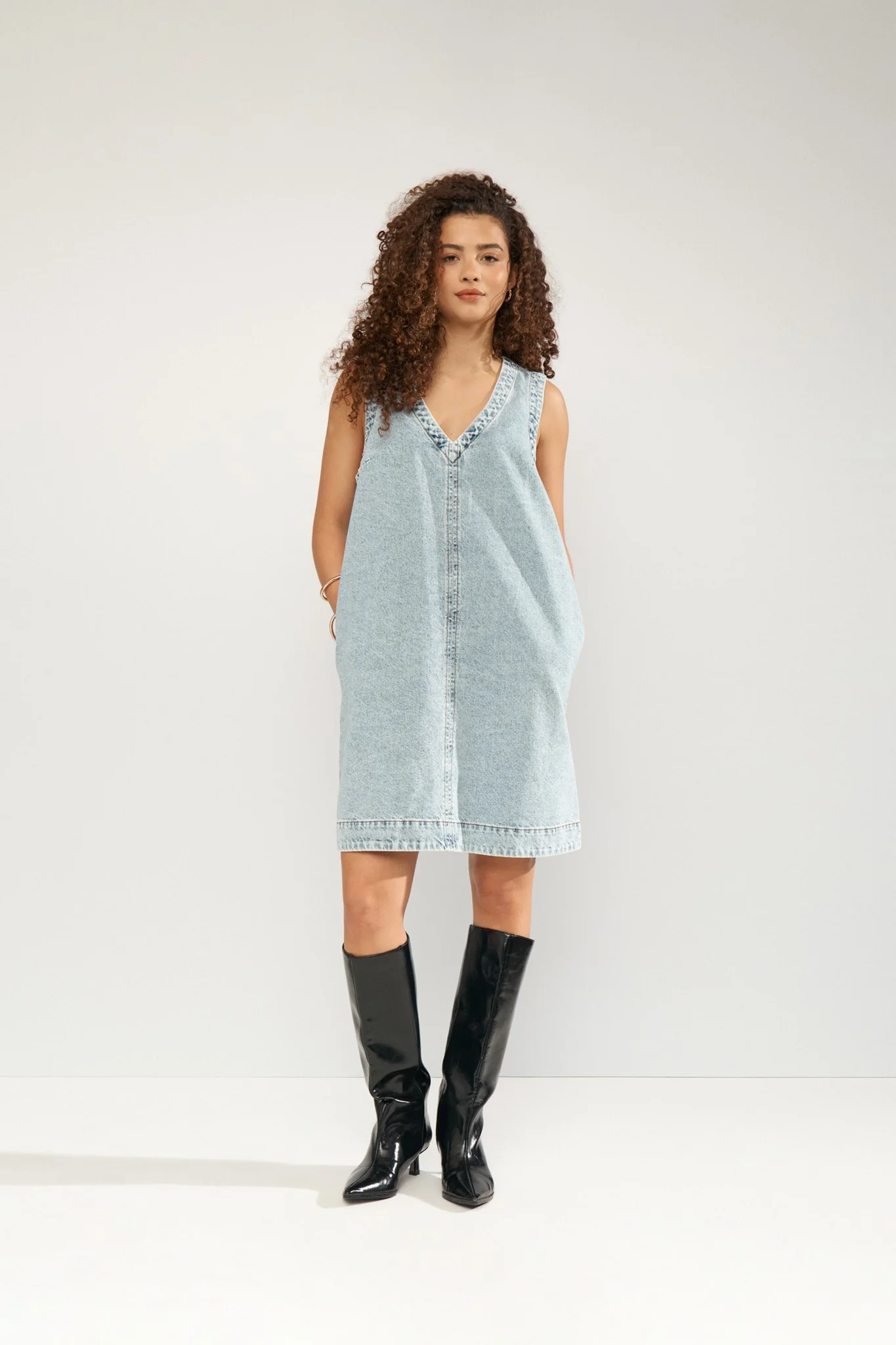 NUIRINA DRESS - Light B. Stonewash Denim - Image 3