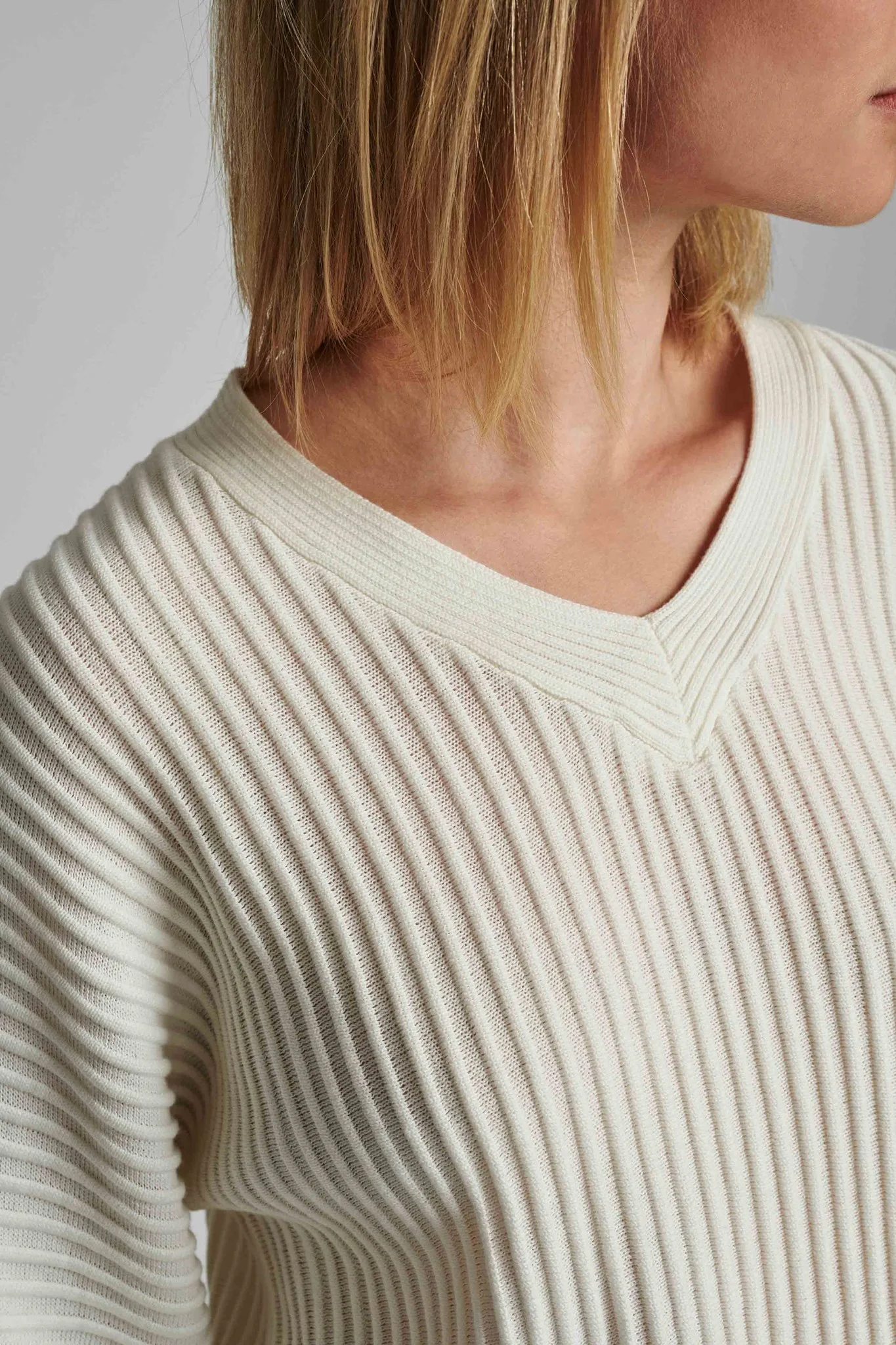 NUIRMELIN V-NECK PULLOVER - NOOS - Cloud Dancer - Image 10