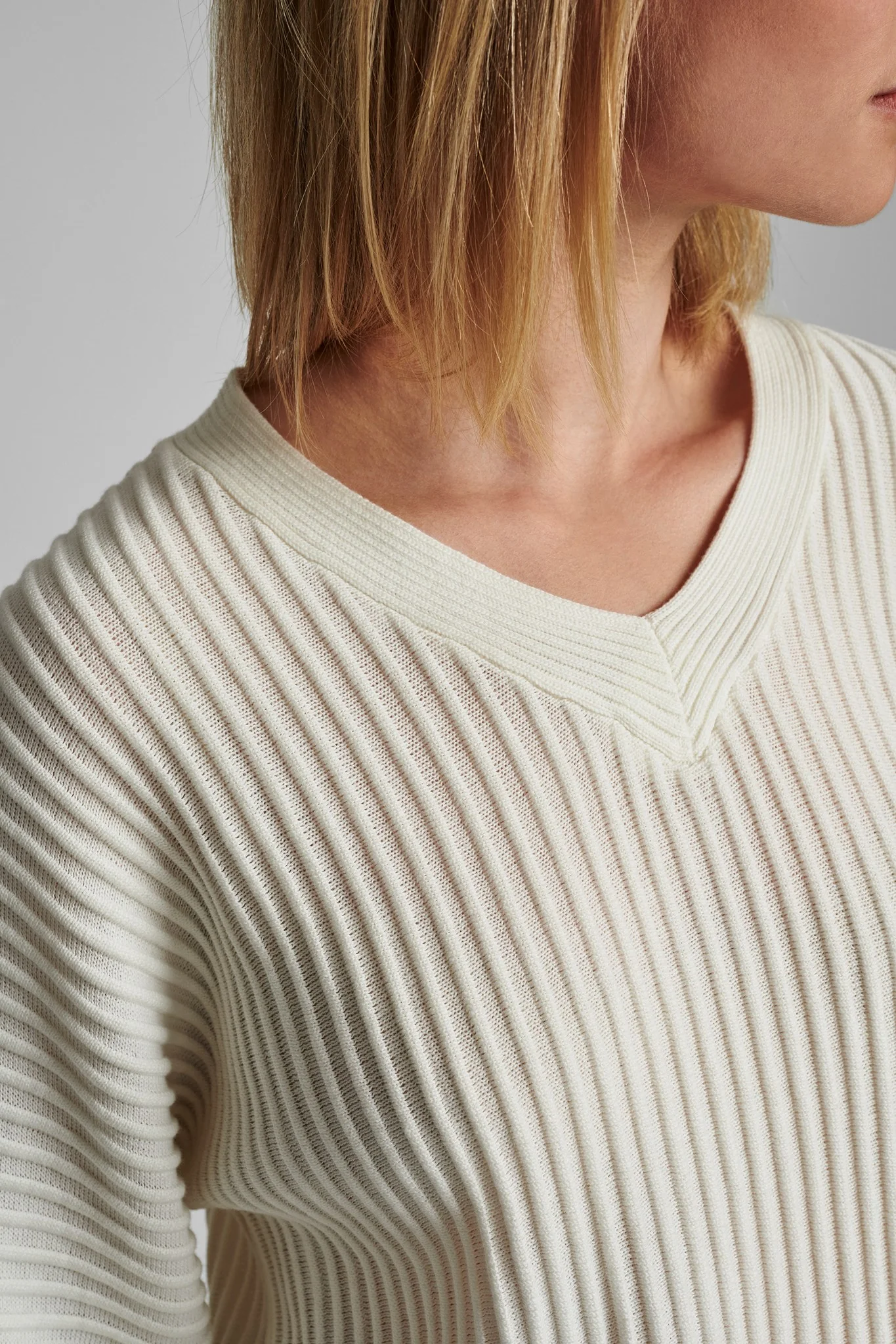 NUIRMELIN V-NECK PULLOVER - NOOS - Cloud Dancer - Image 11