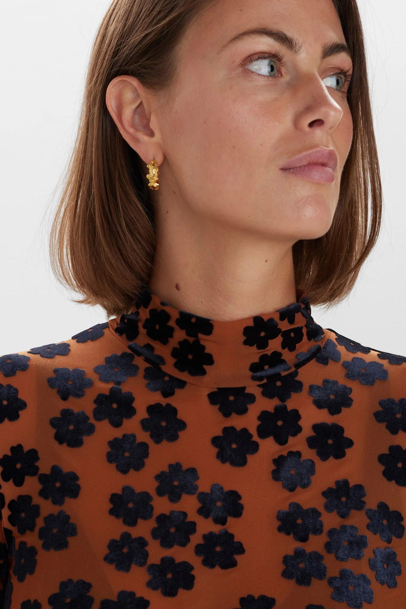NUJOHANNA HIGH NECK - Raw Sienna - Image 5