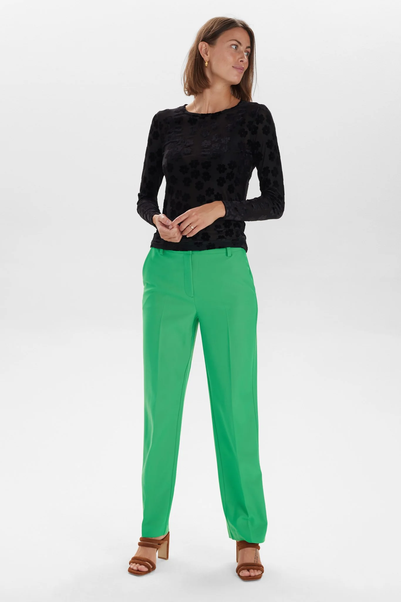 NUJOHANNA ROUND NECK - Caviar - Image 3