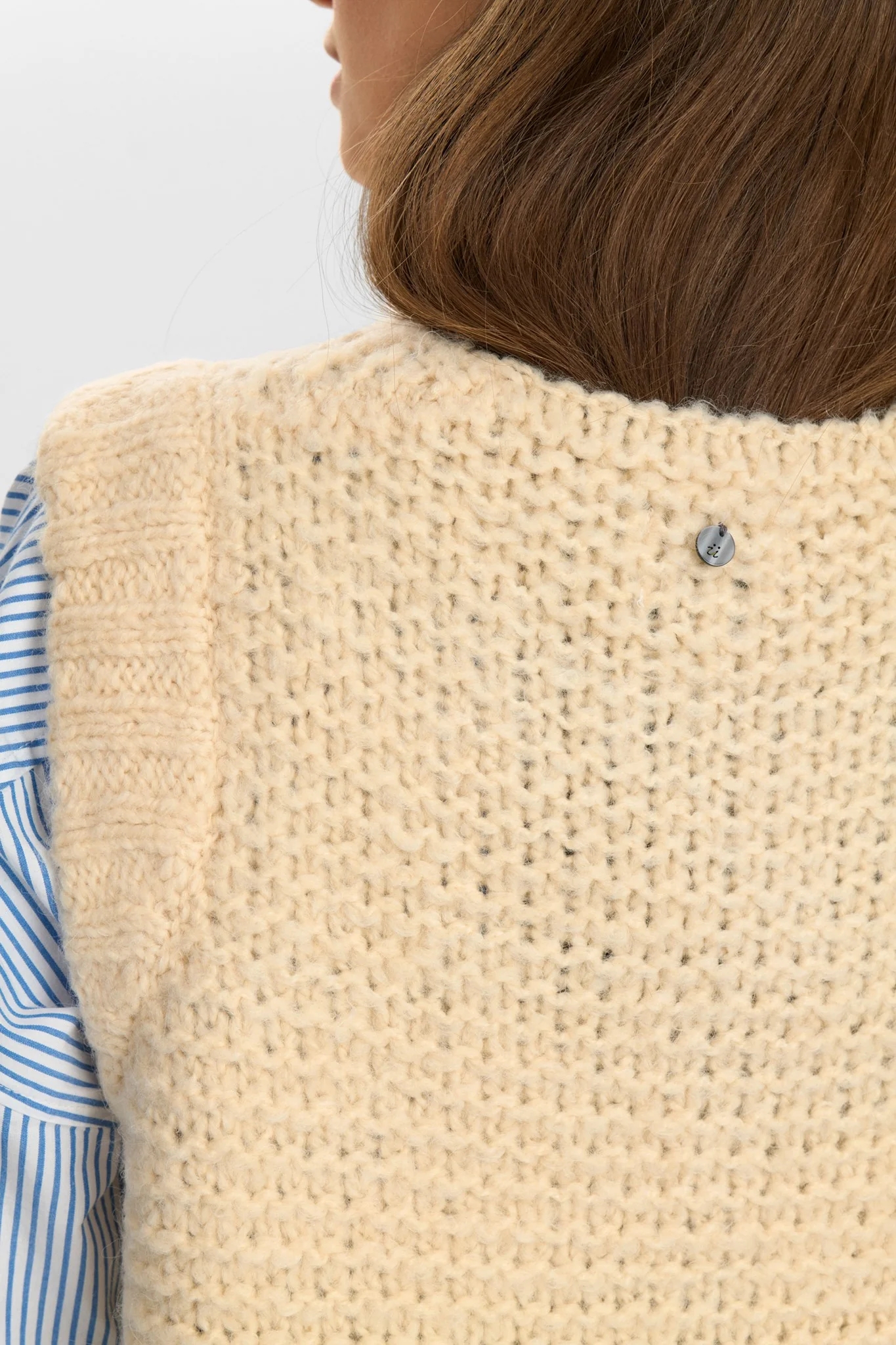 NUJU VEST - Creme Melange - Image 5