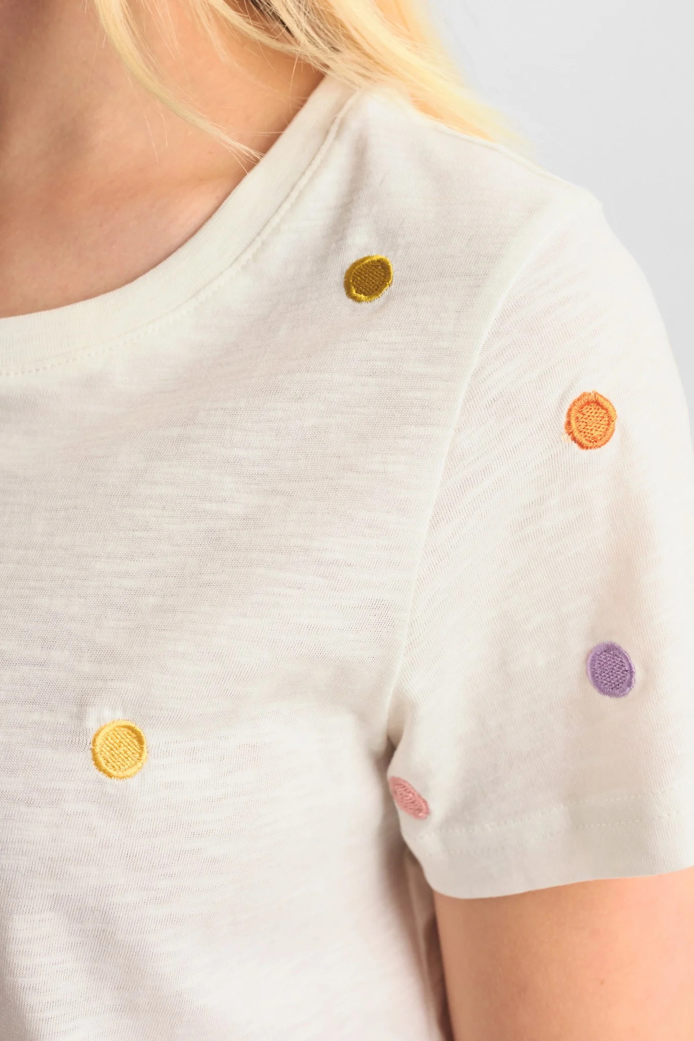 NUJULY TEE - Cloud Dancer - Image 4