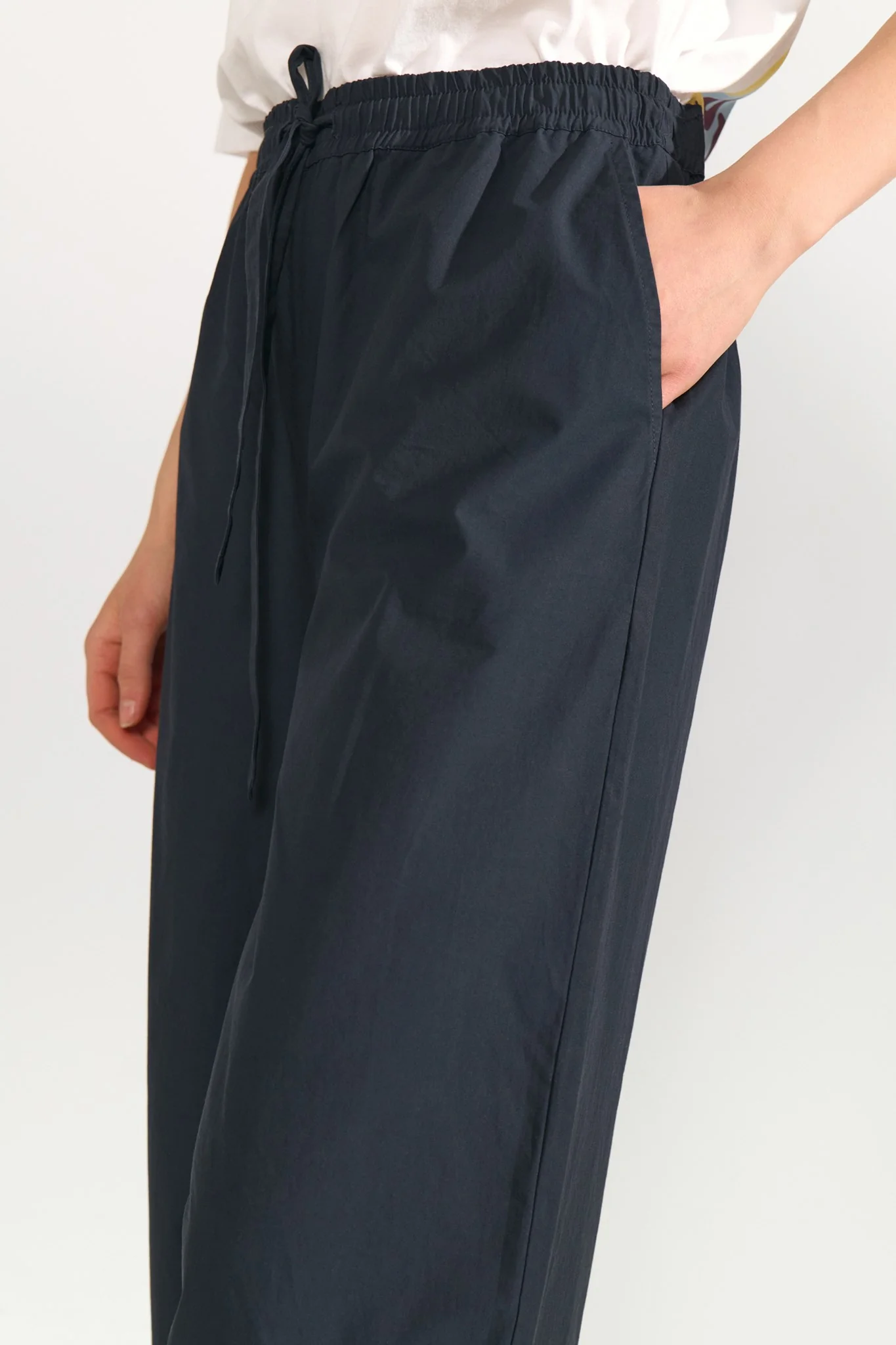 NUJUMA COTTON CROPPED PANTS - Salute - Image 5