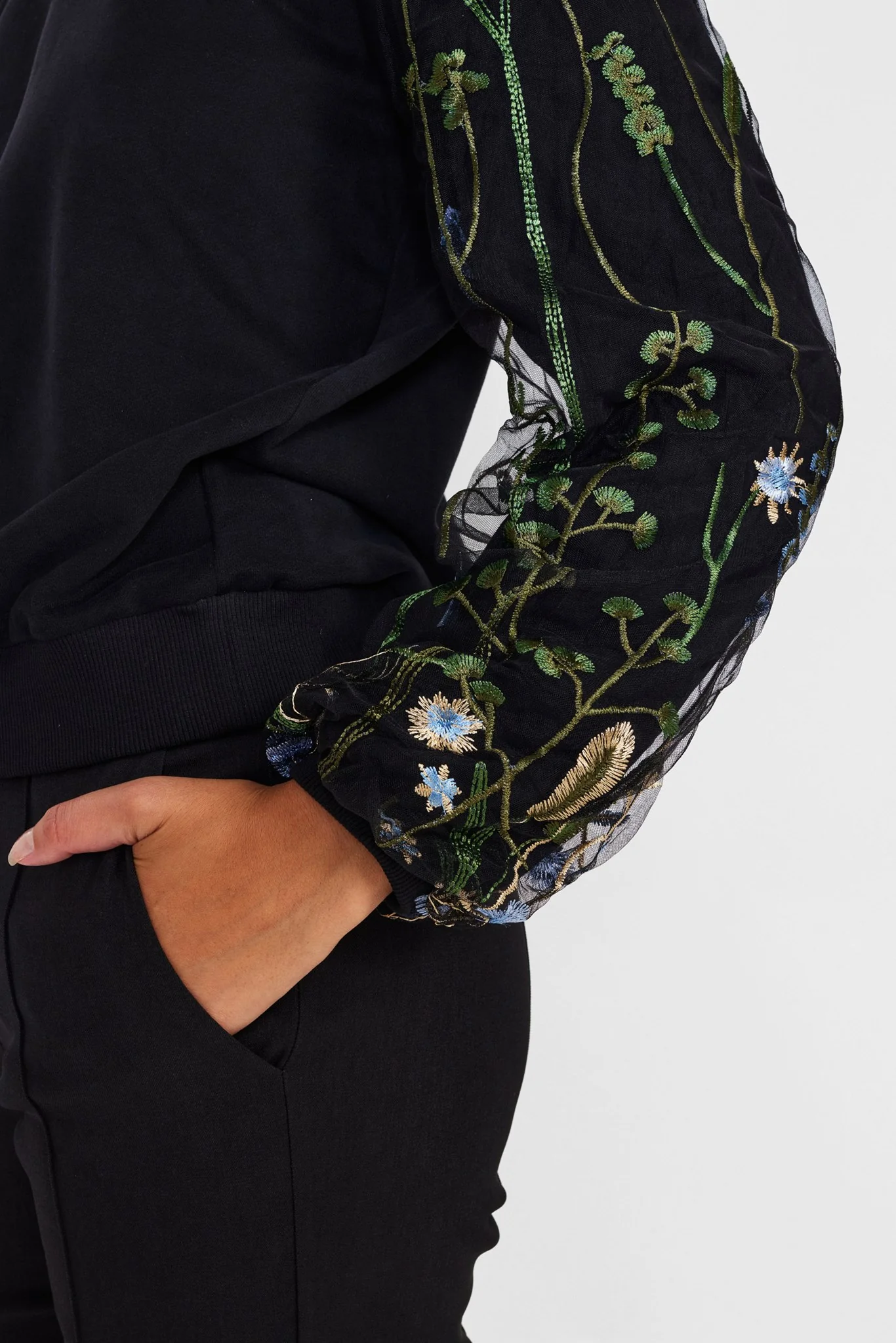 NUJUNO SWEAT - Caviar - Image 4