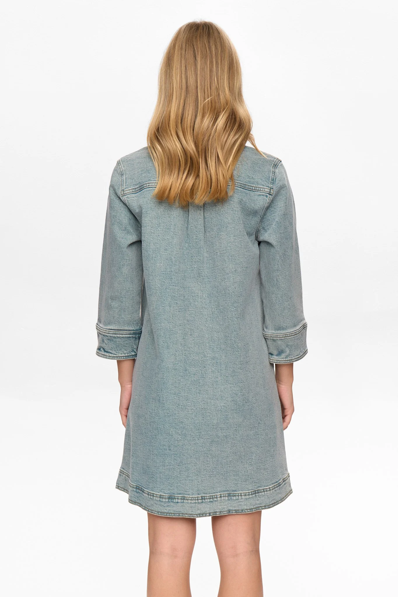 NUKANSAS V-NECK- 3/4 SLEEVE DRESS - Light Blue Vintage Denim - Image 2