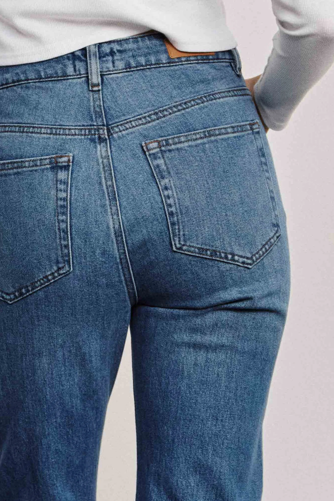NULONDON JEANS SHORT - Med. Blue Washed Denim - Image 5