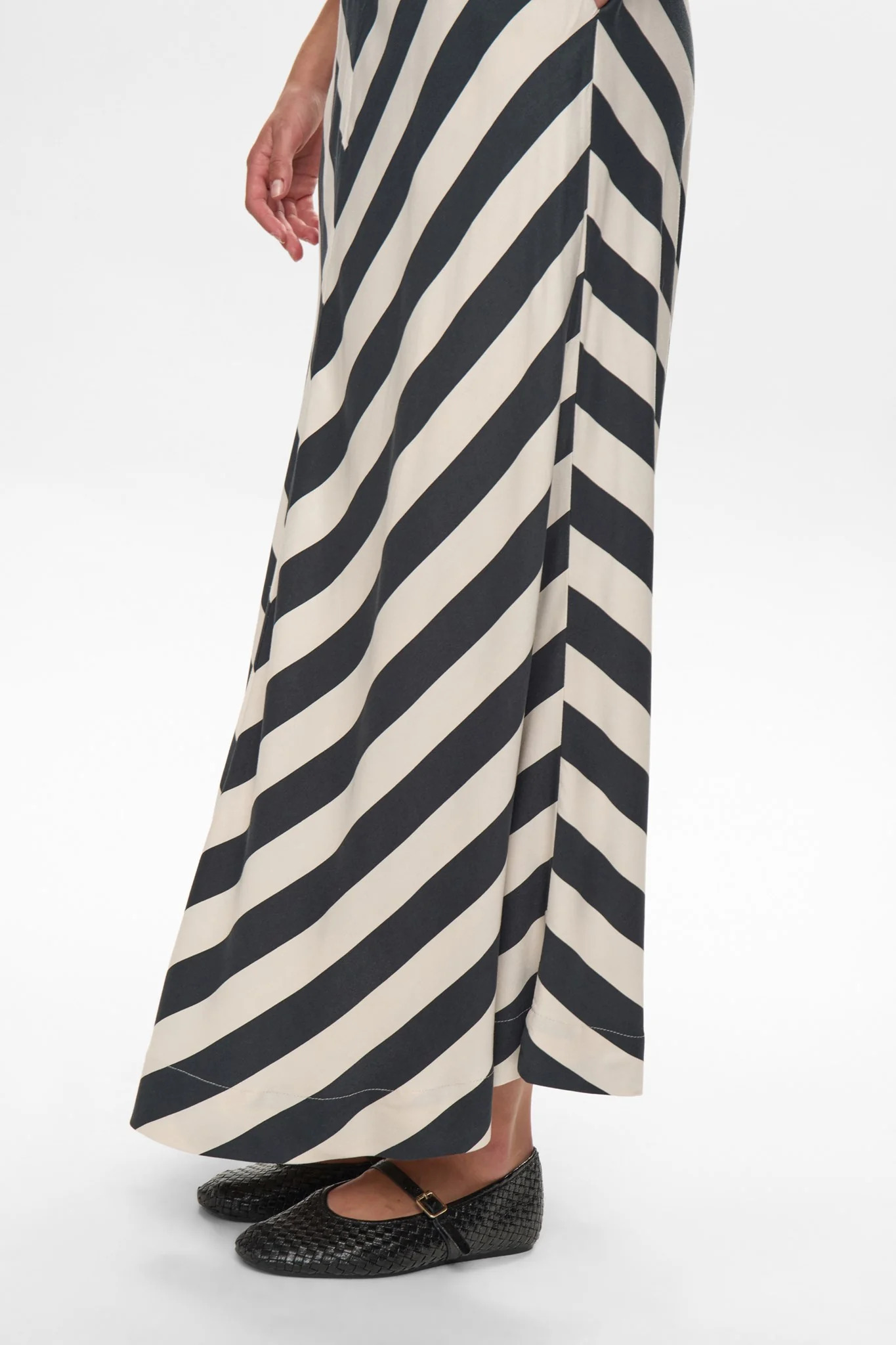 NUMINZU SKIRT - Caviar - Image 5