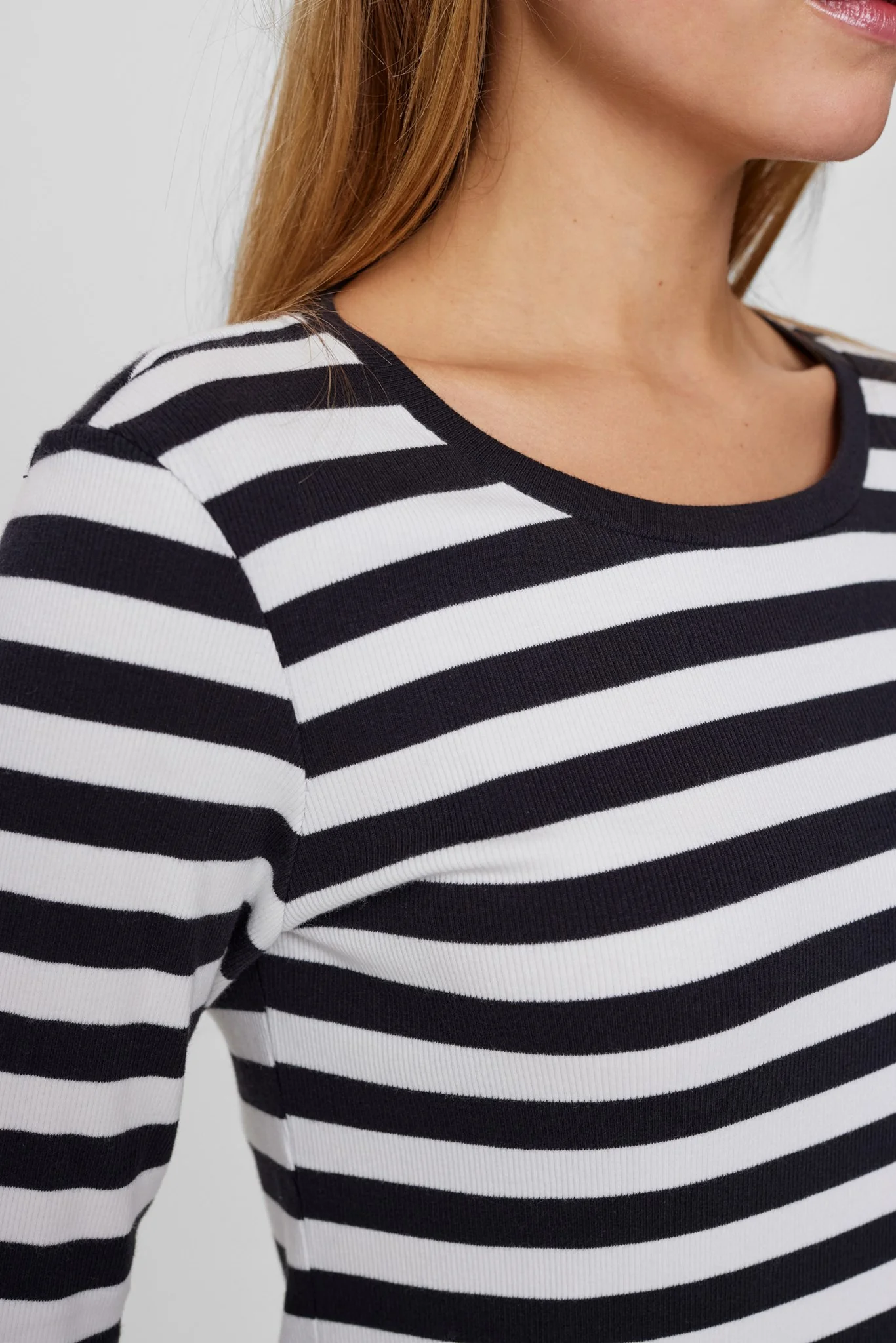 NUMIXIE LS T-SHIRT - GOTS - Caviar - Image 4