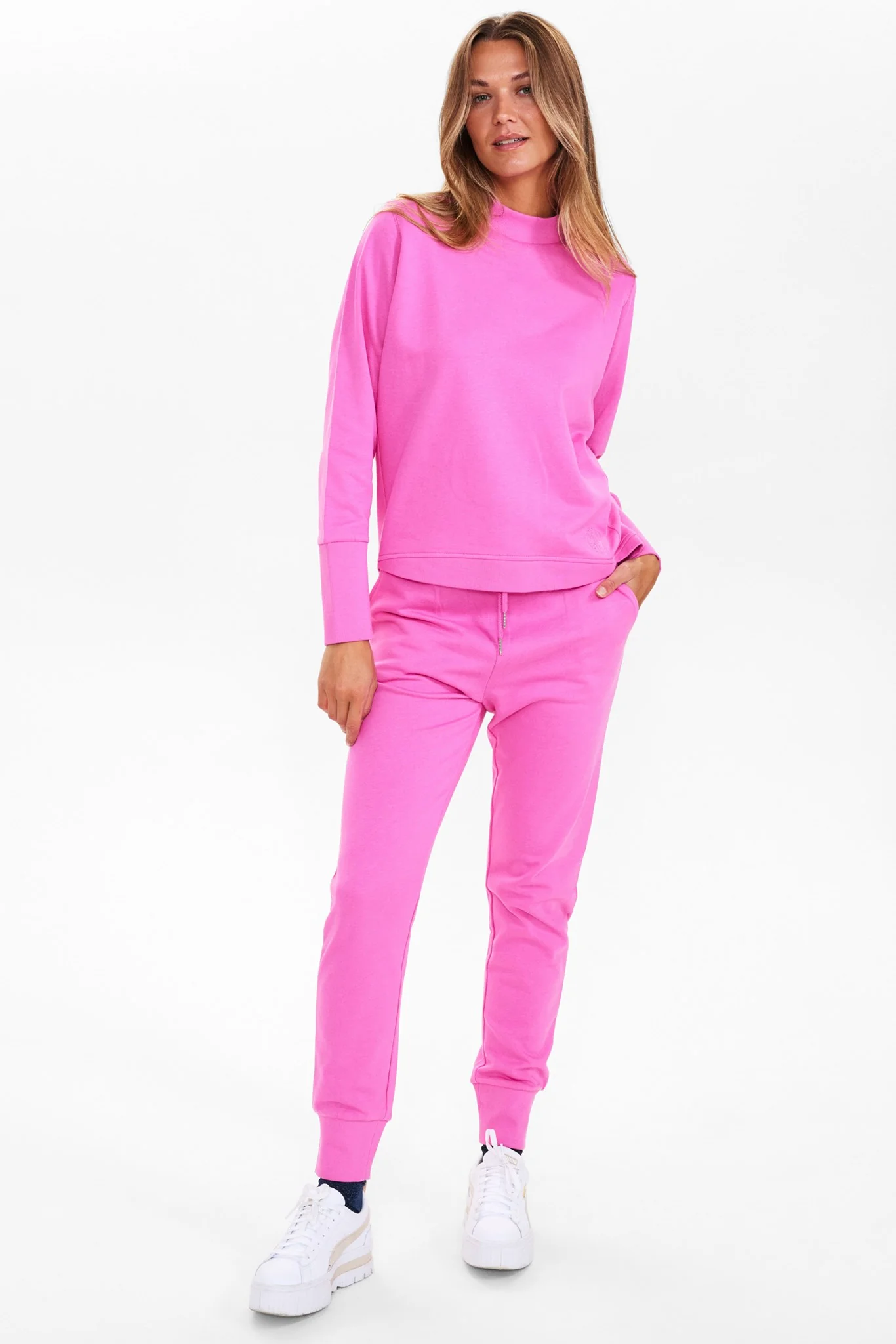 NUNIKOLA CROP SWEAT BF - Strawberry Moon - Image 3