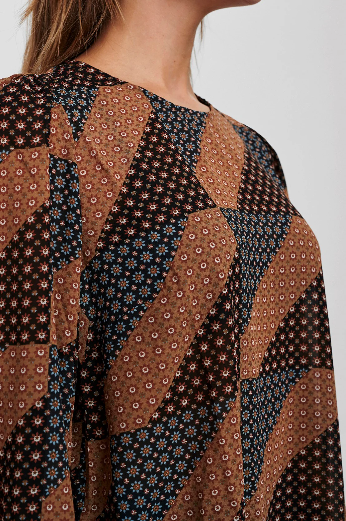 NUPATCH BLOUSE - Dark Sapphire - Image 4