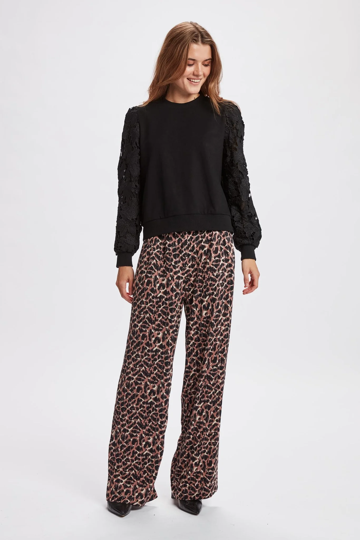 NUPHILLEA SWEAT  - Caviar - Image 3