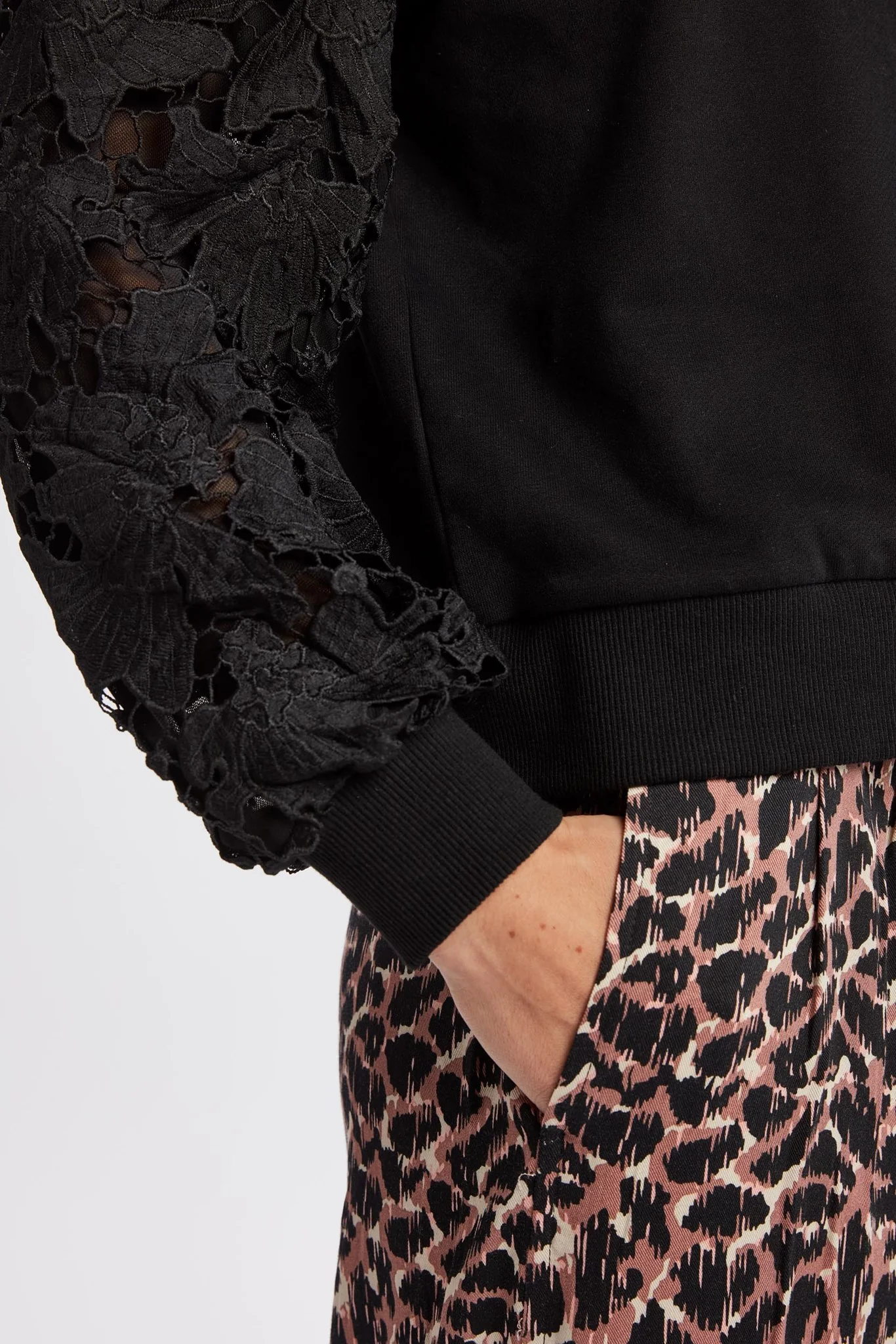 NUPHILLEA SWEAT  - Caviar - Image 5