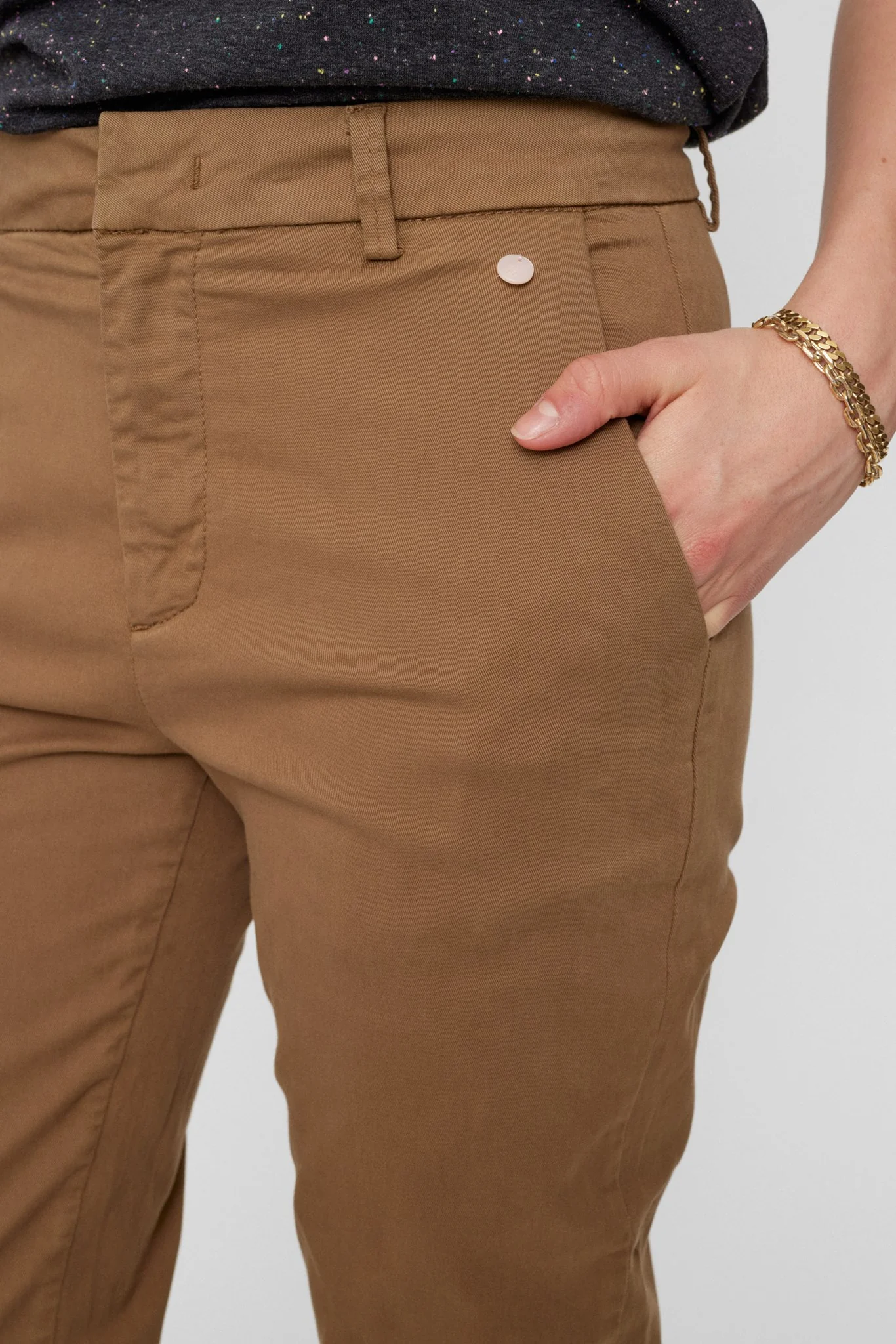 NUREGITZA PANTS  - Kangaroo - Image 4