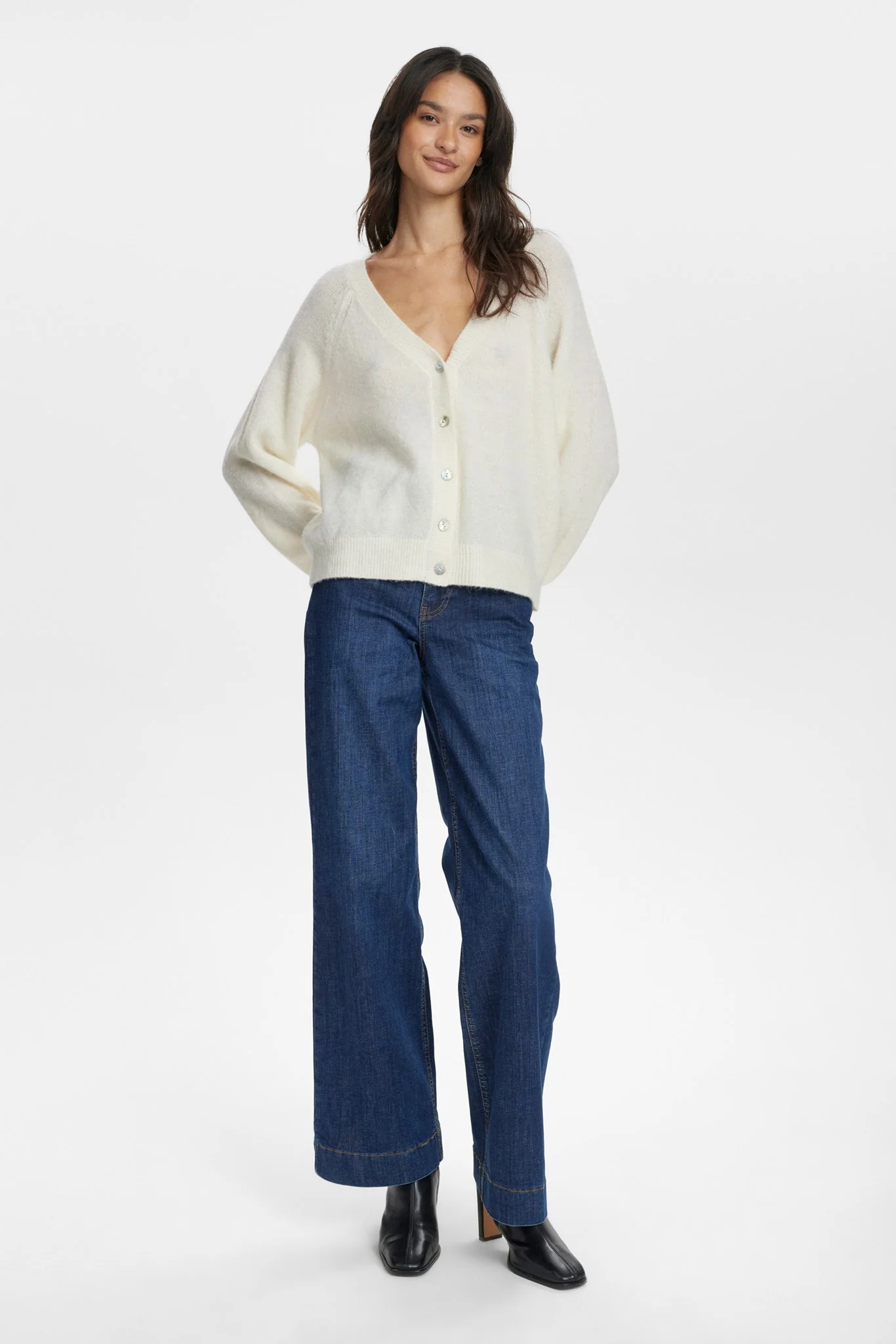 NURIETTE V-NECK CARDIGAN - Cloud Dancer - Image 3