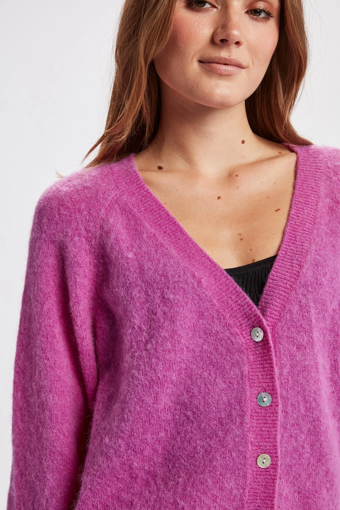 NURIETTE V-NECK CARDIGAN - Vibrant Orchid - Image 4