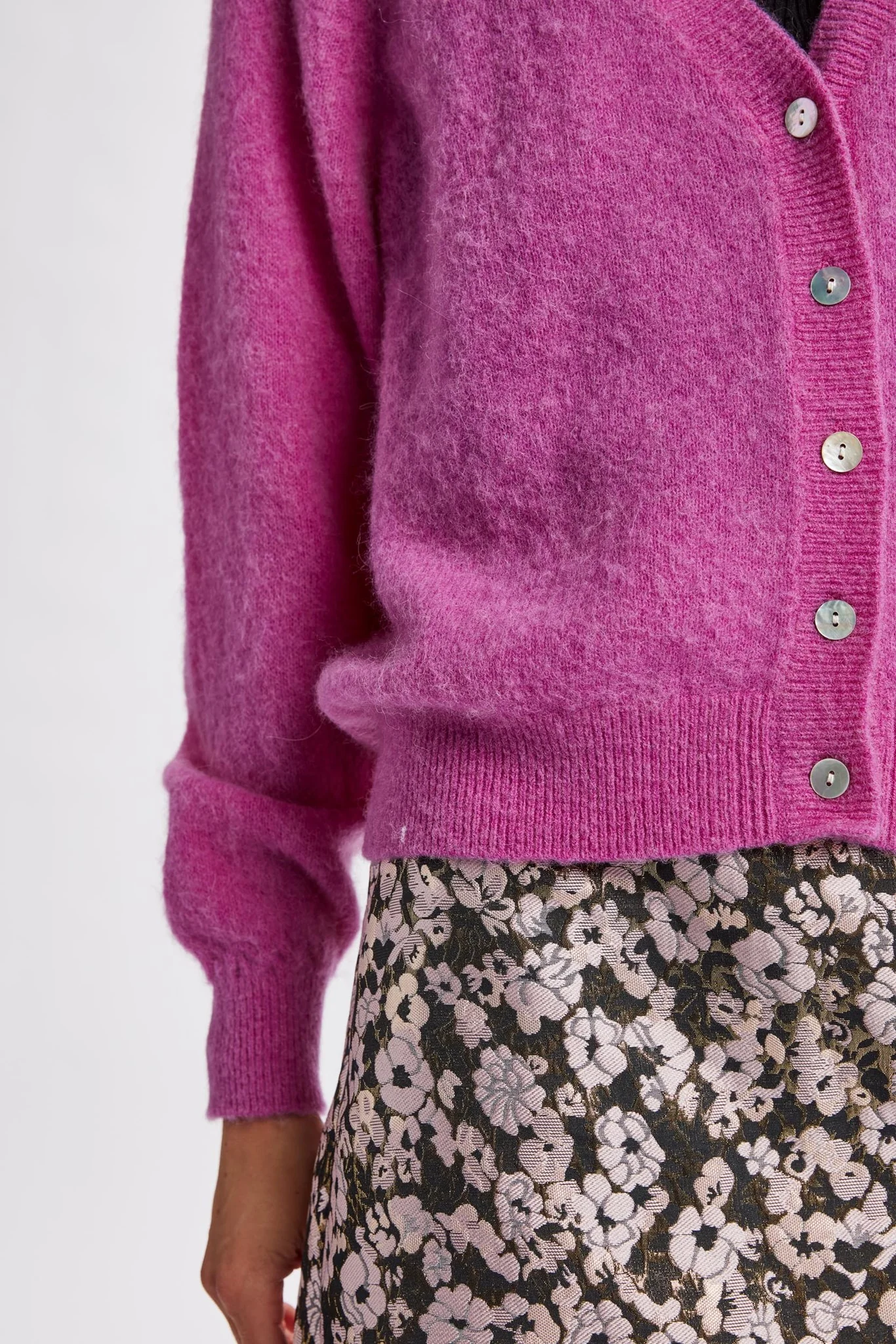 NURIETTE V-NECK CARDIGAN - Vibrant Orchid - Image 5