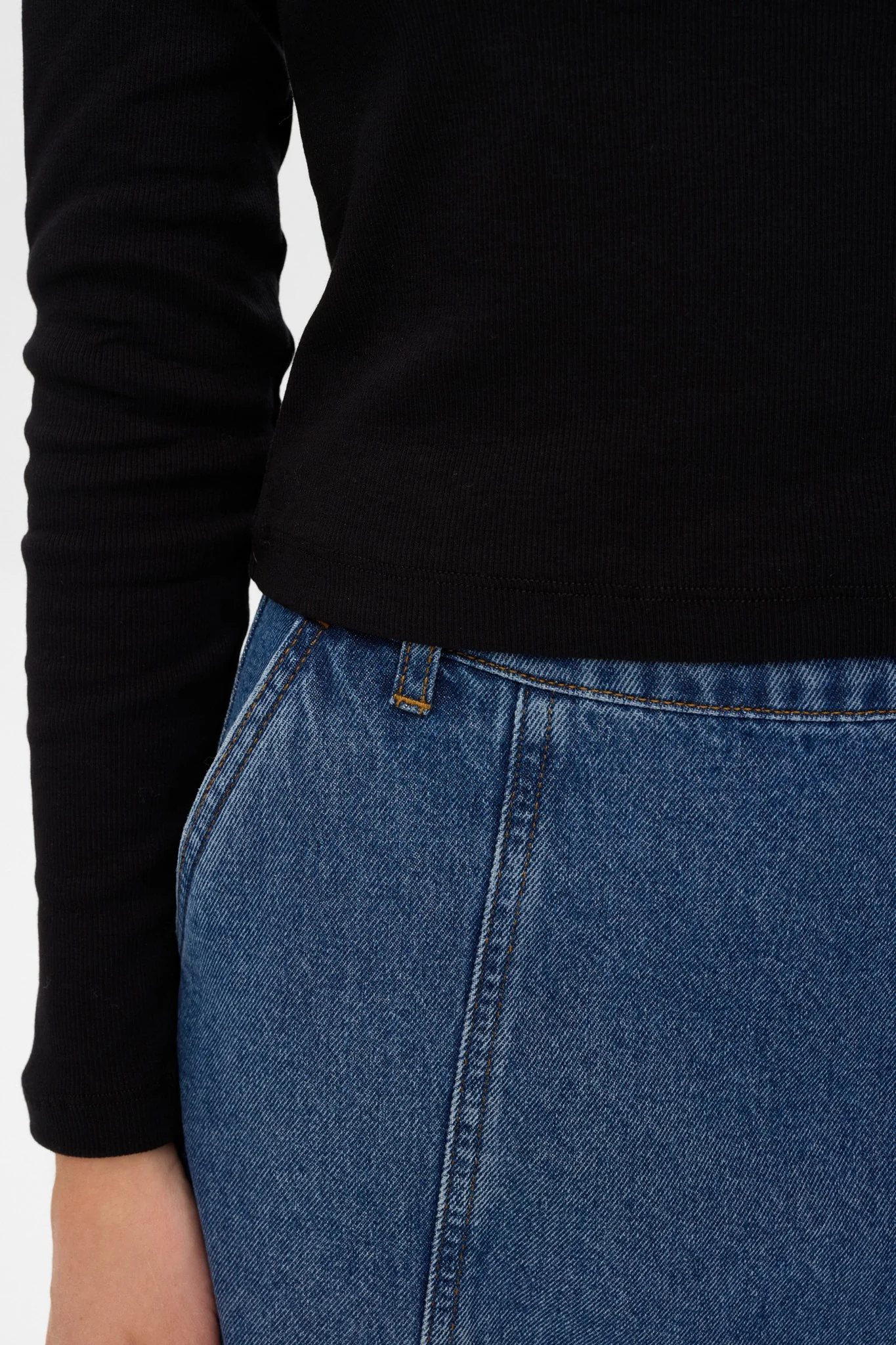 NURILEY LS CROPPED TEE - Caviar - Image 4