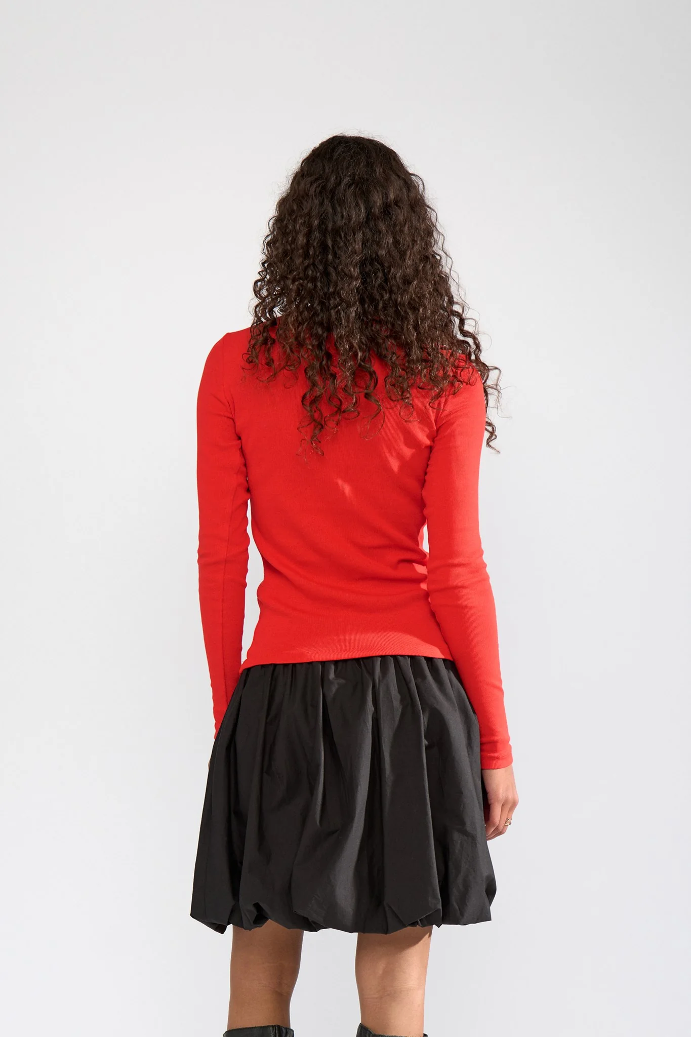 NURILEY LS TEE - Fiery Red - Image 2