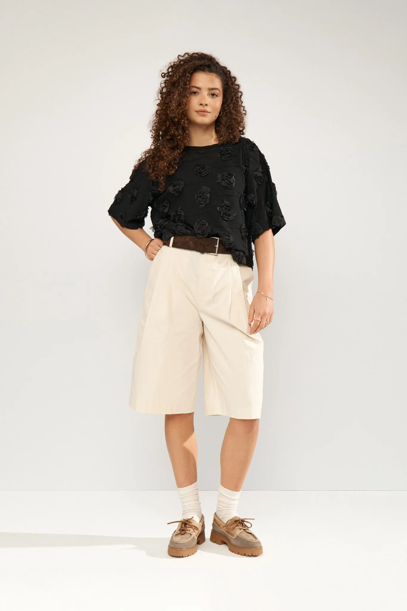 NUROSIE T-SHIRT - Caviar - Image 3