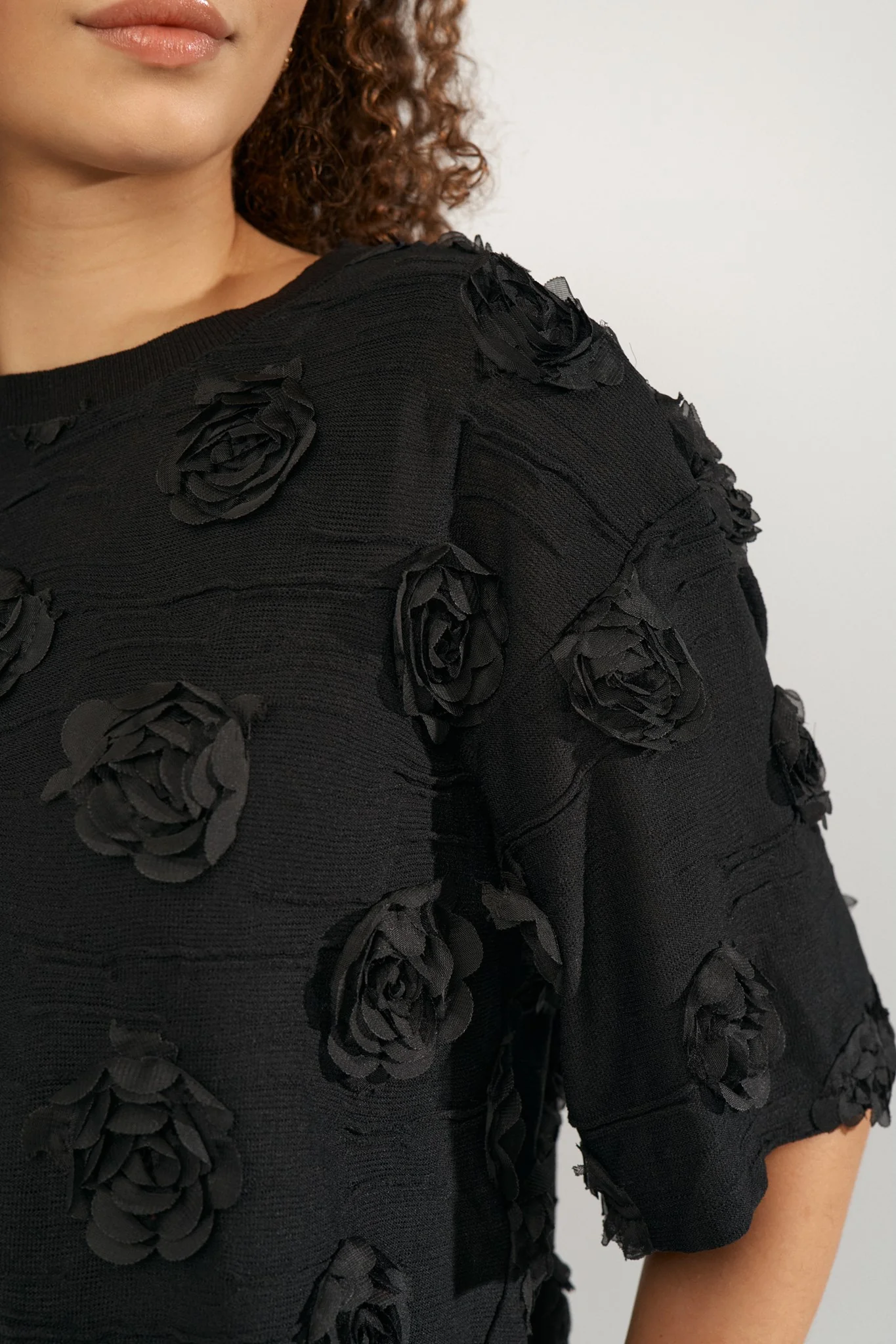 NUROSIE T-SHIRT - Caviar - Image 4