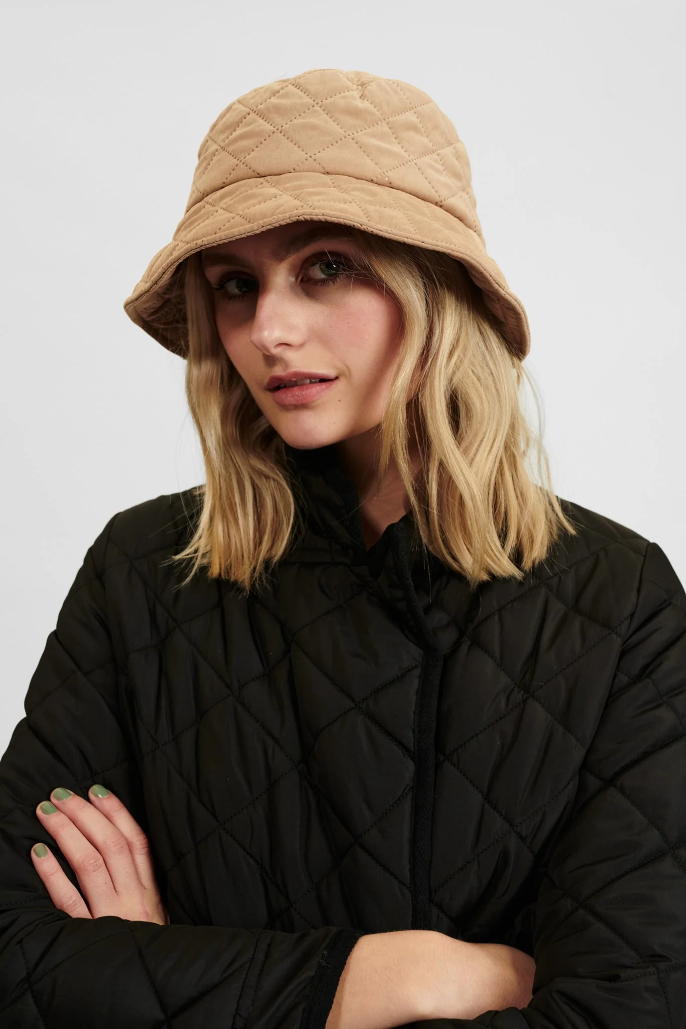NUSAHARE BUCKET HAT - Tannin