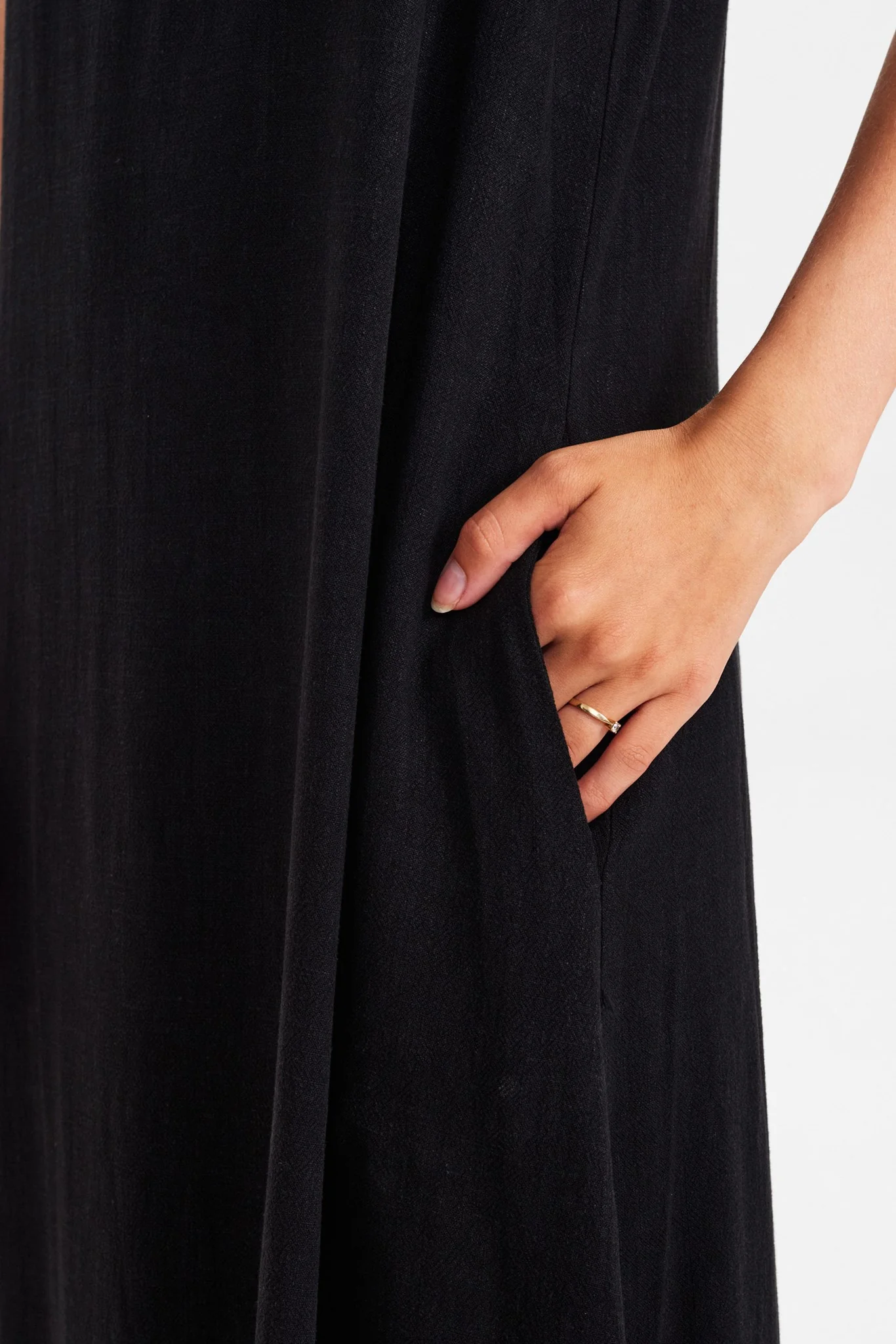 NUSASSIE DRESS - Caviar - Image 4