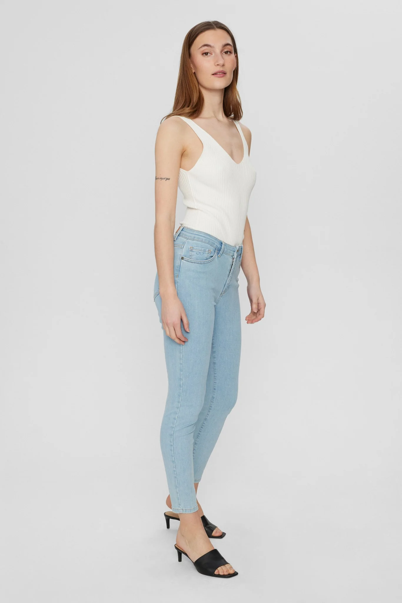 NUSIDNEY CROPPED JEANS - Light Blue Denim - Image 3