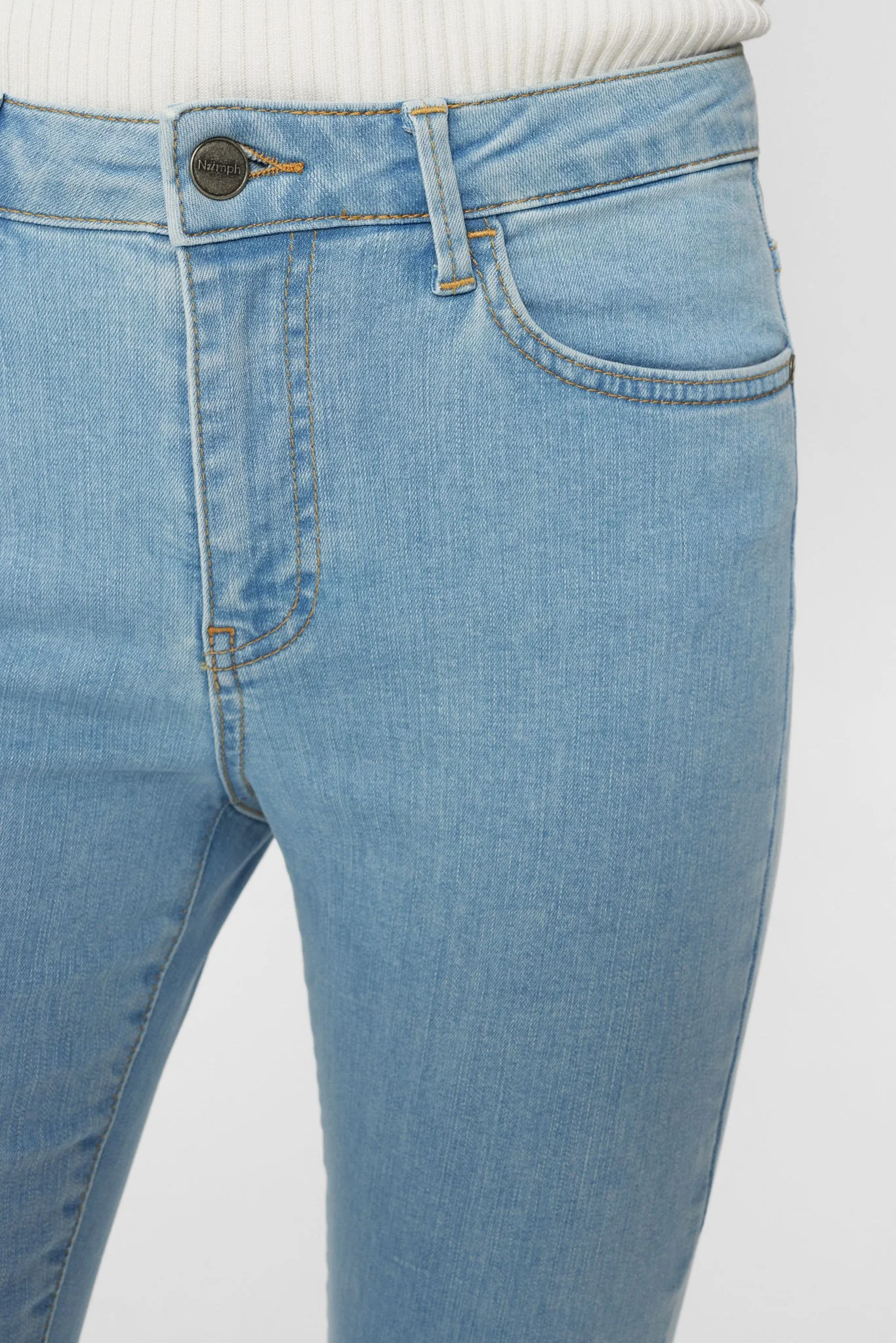 NUSIDNEY CROPPED JEANS - Light Blue Denim - Image 4