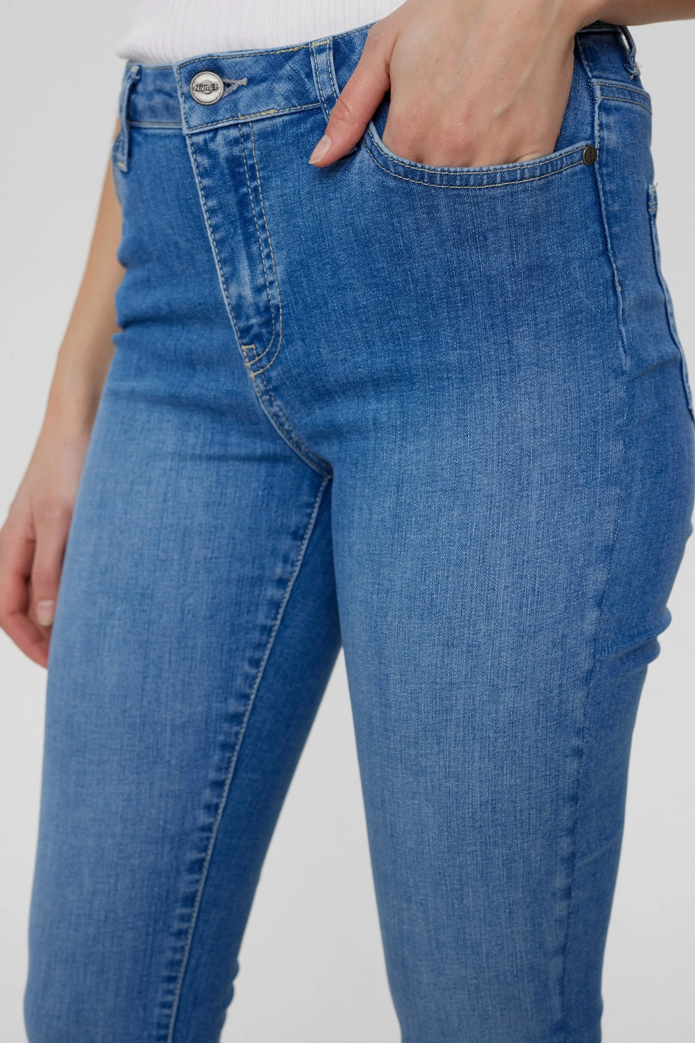 NUSIDNEY JEANS CROPPED LIGHT BLUE  - Light Blue Denim - Image 4