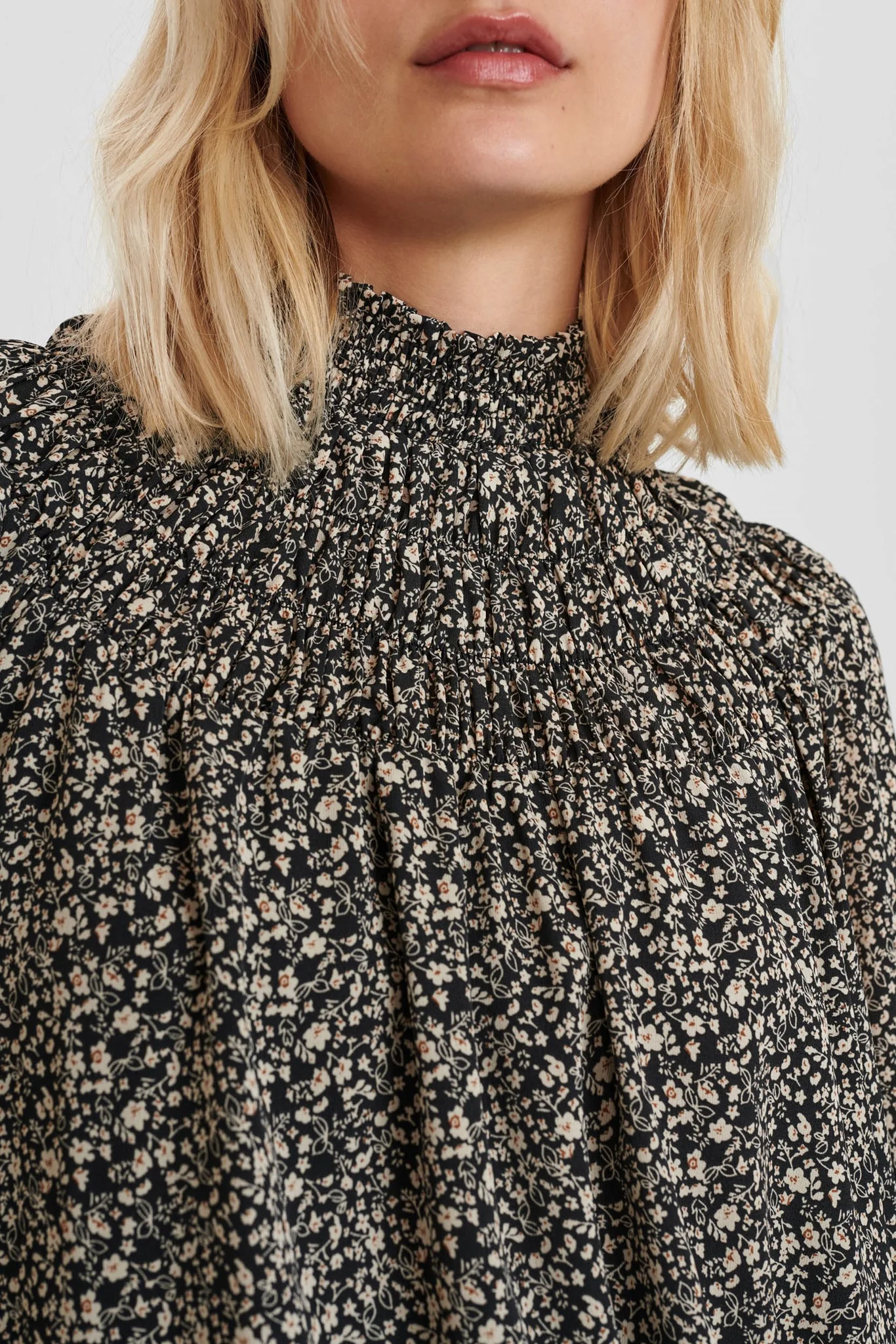NUSINDY BLOUSE - Caviar - Image 4