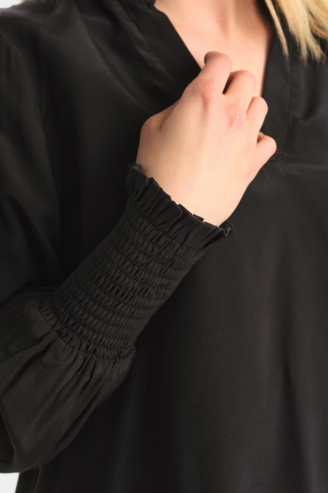 NUSOFTY NEW BLOUSE - Caviar - Image 4