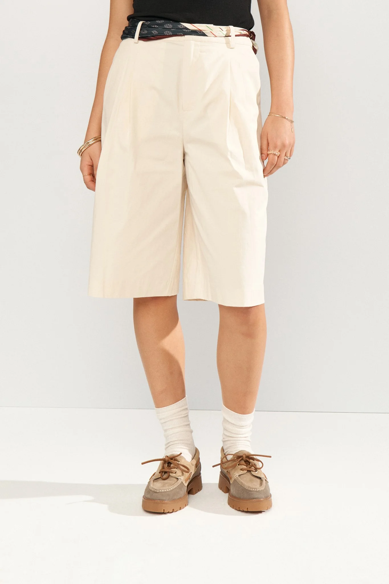 NUSUNNA SHORTS - Whitecap Gray - Image 2