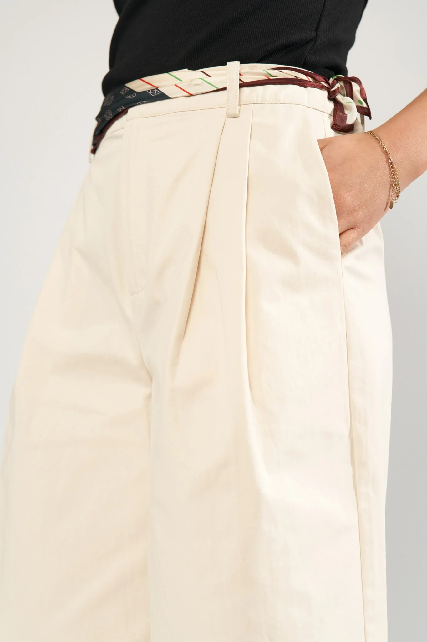 NUSUNNA SHORTS - Whitecap Gray - Image 4