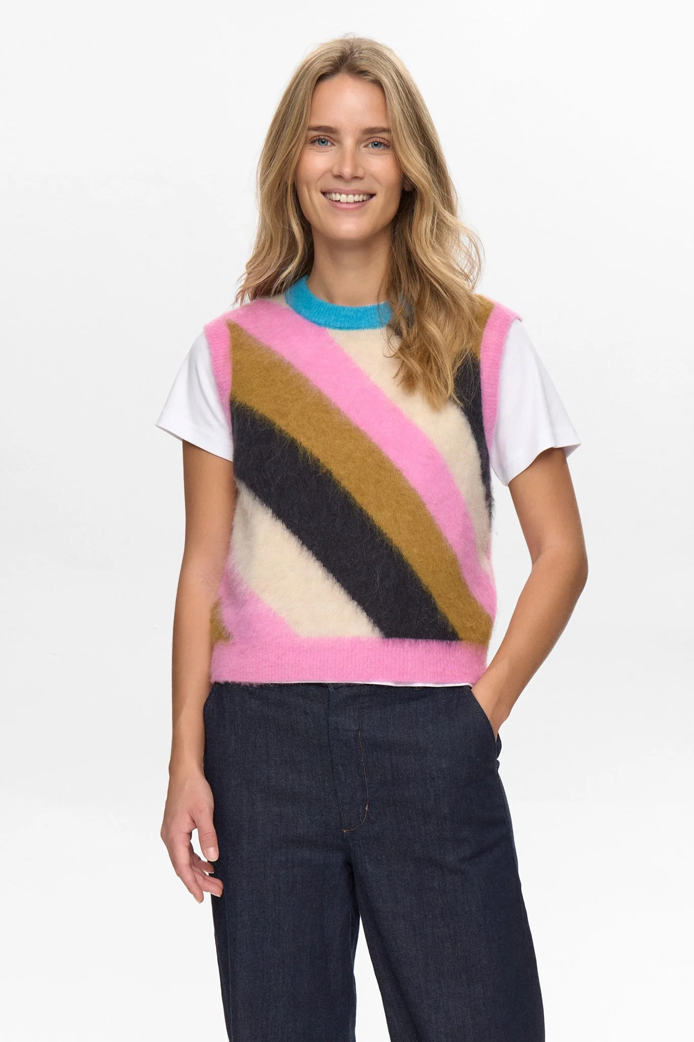 NUSURI MULTI STRIPE VEST - Obsidian