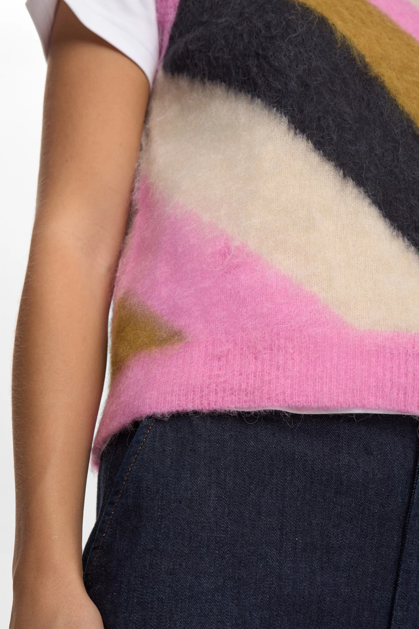 NUSURI MULTI STRIPE VEST - Obsidian - Image 5