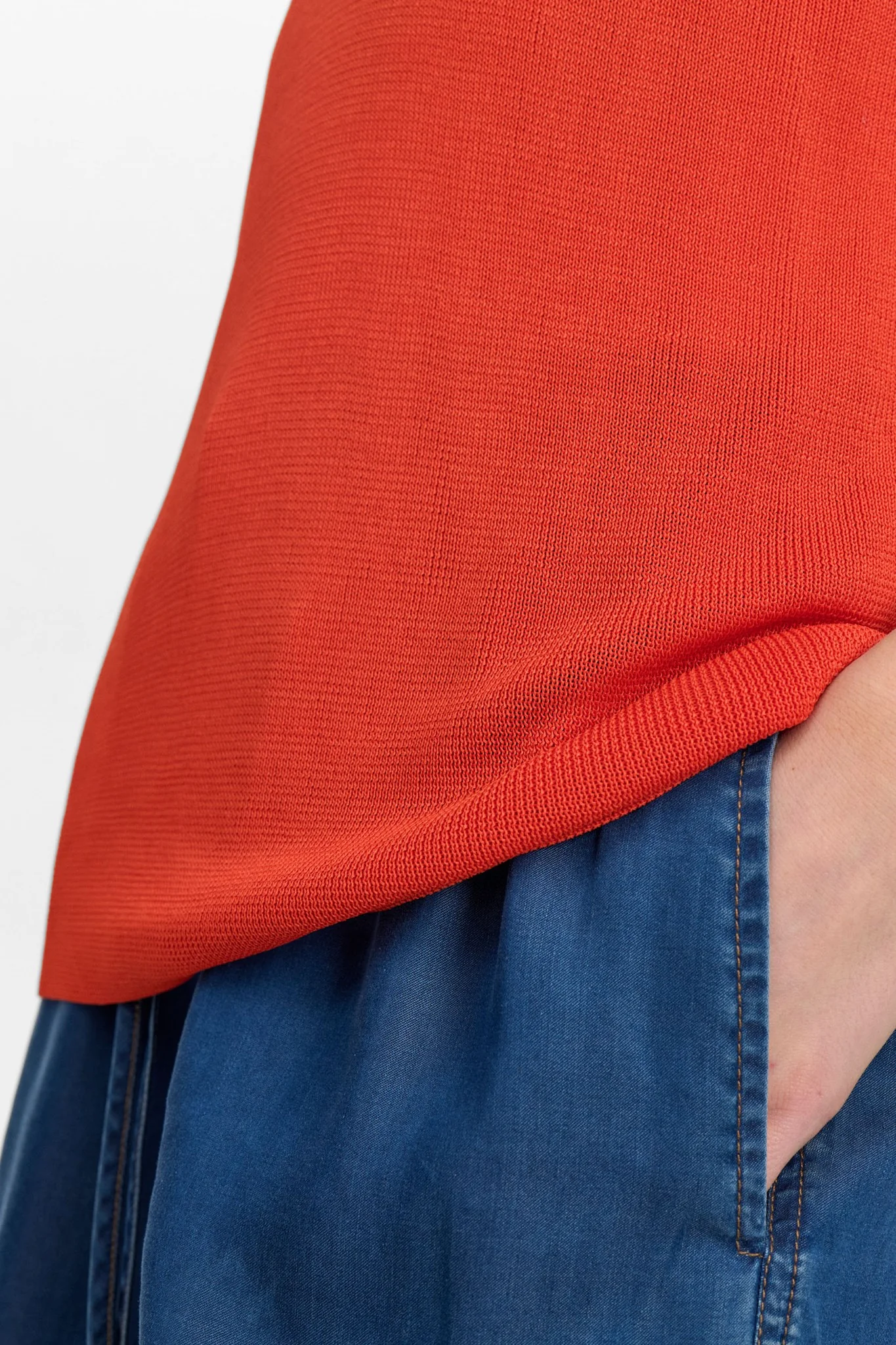 NUTAMPA VEST - Cherry Tomato - Image 5