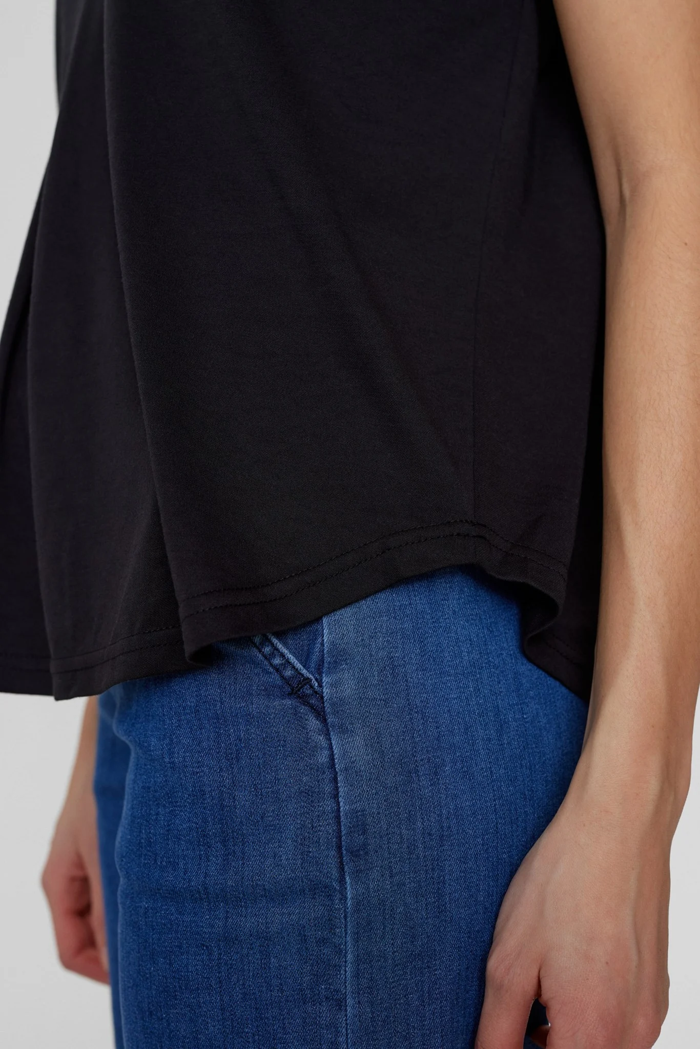 NUTILIA SS BLOUSE - Caviar - Image 5