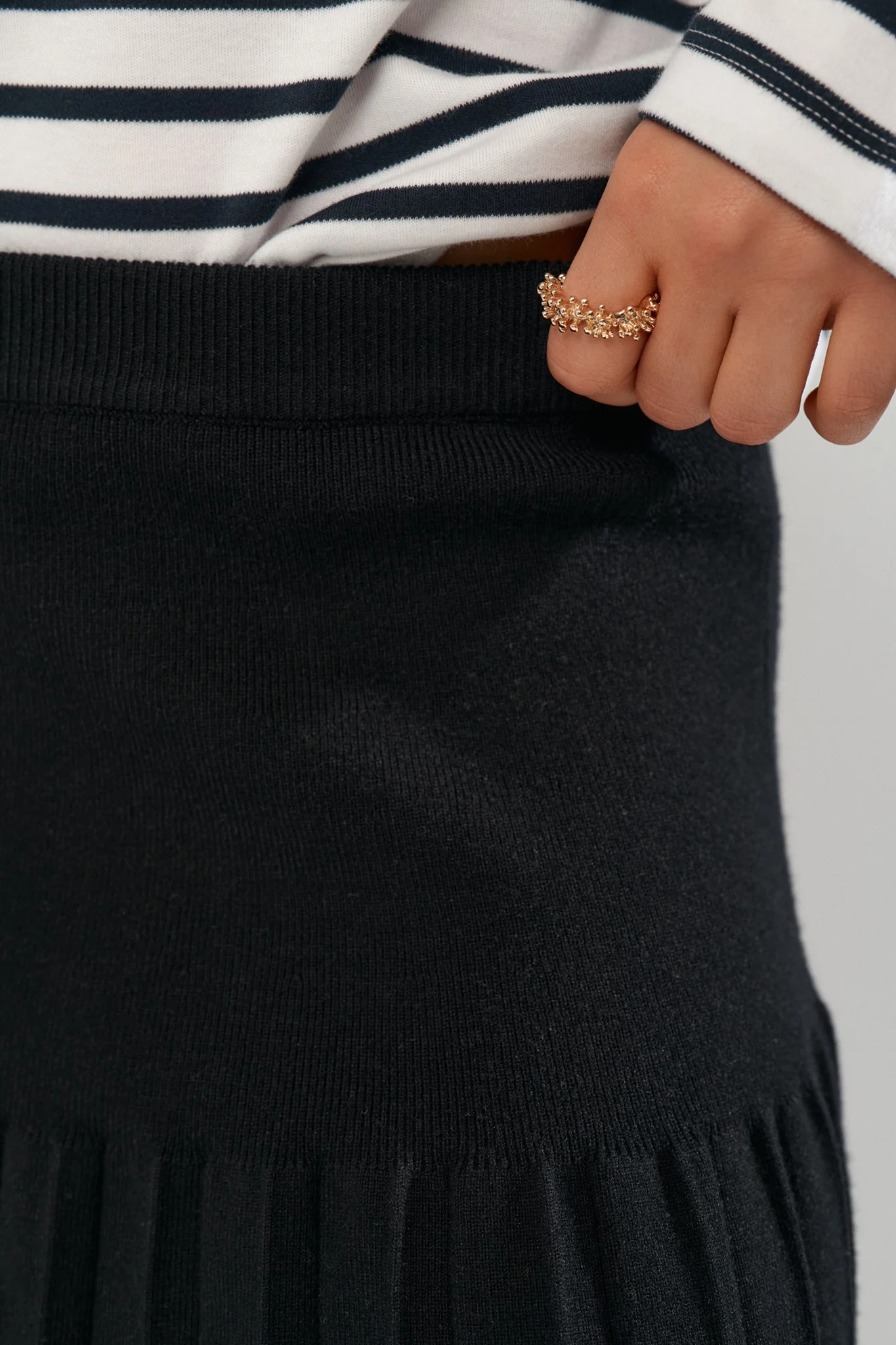 NUTULLA KNIT SKIRT - Caviar - Image 4