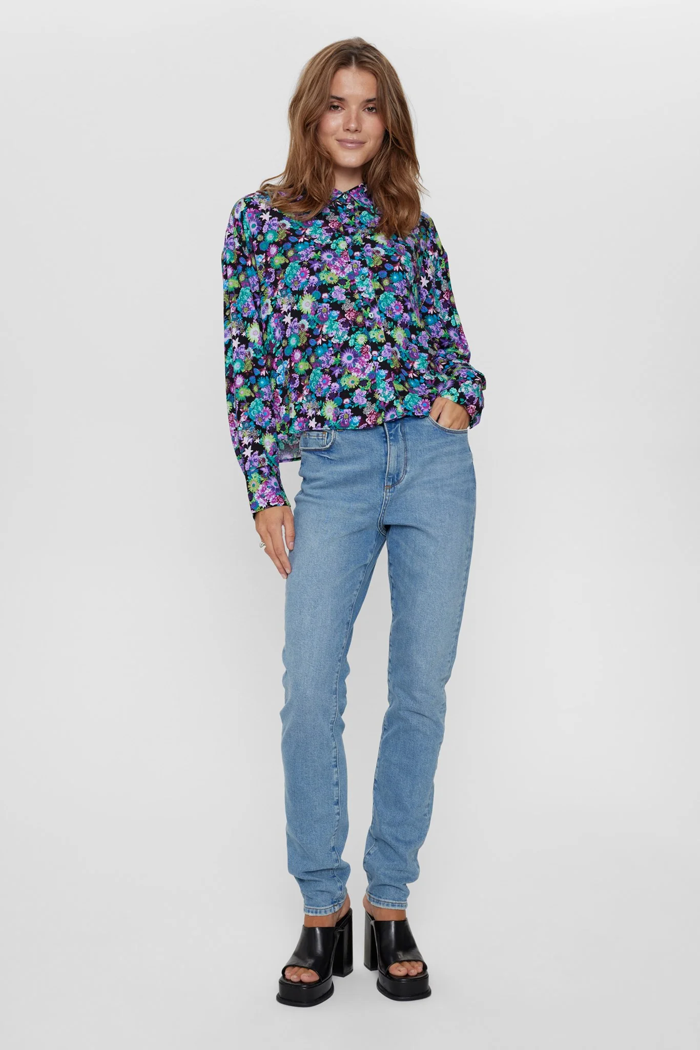 NUVIOLA CROP SHIRT - Caviar - Image 3