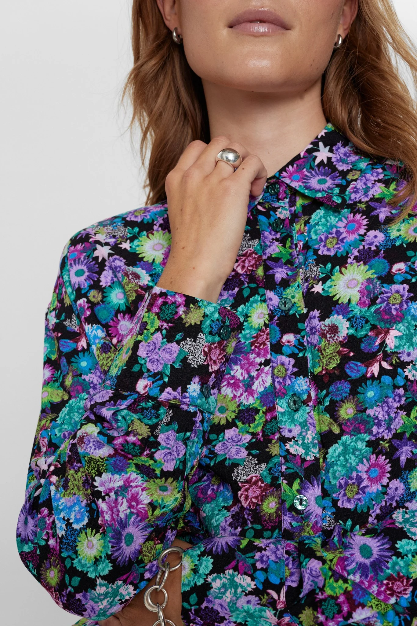 NUVIOLA CROP SHIRT - Caviar - Image 5