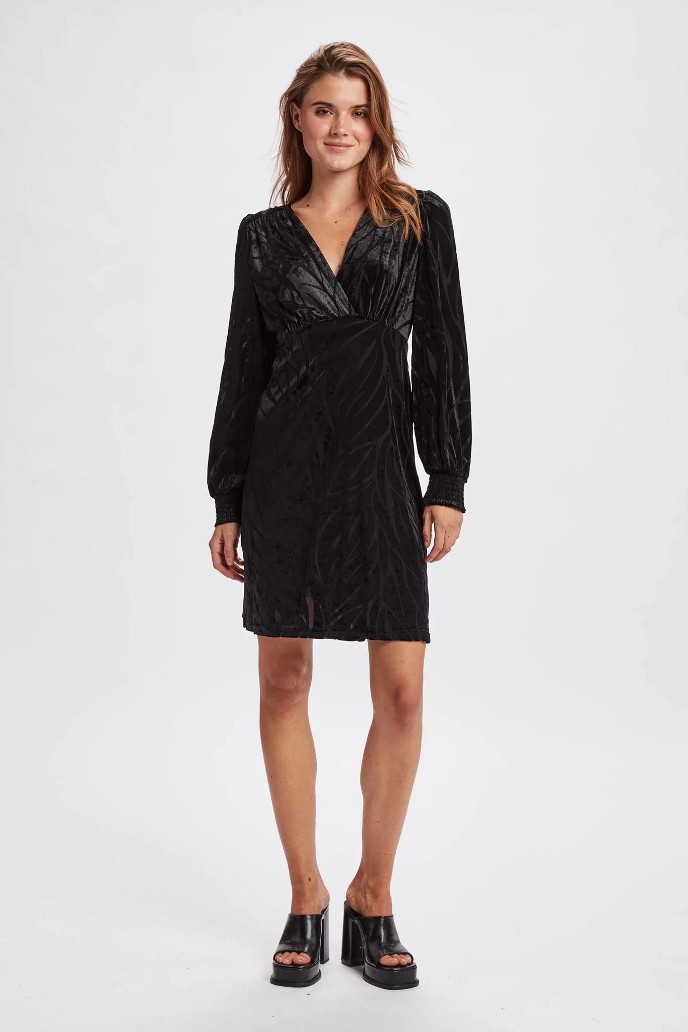 NUWELTA DRESS - Caviar - Image 3