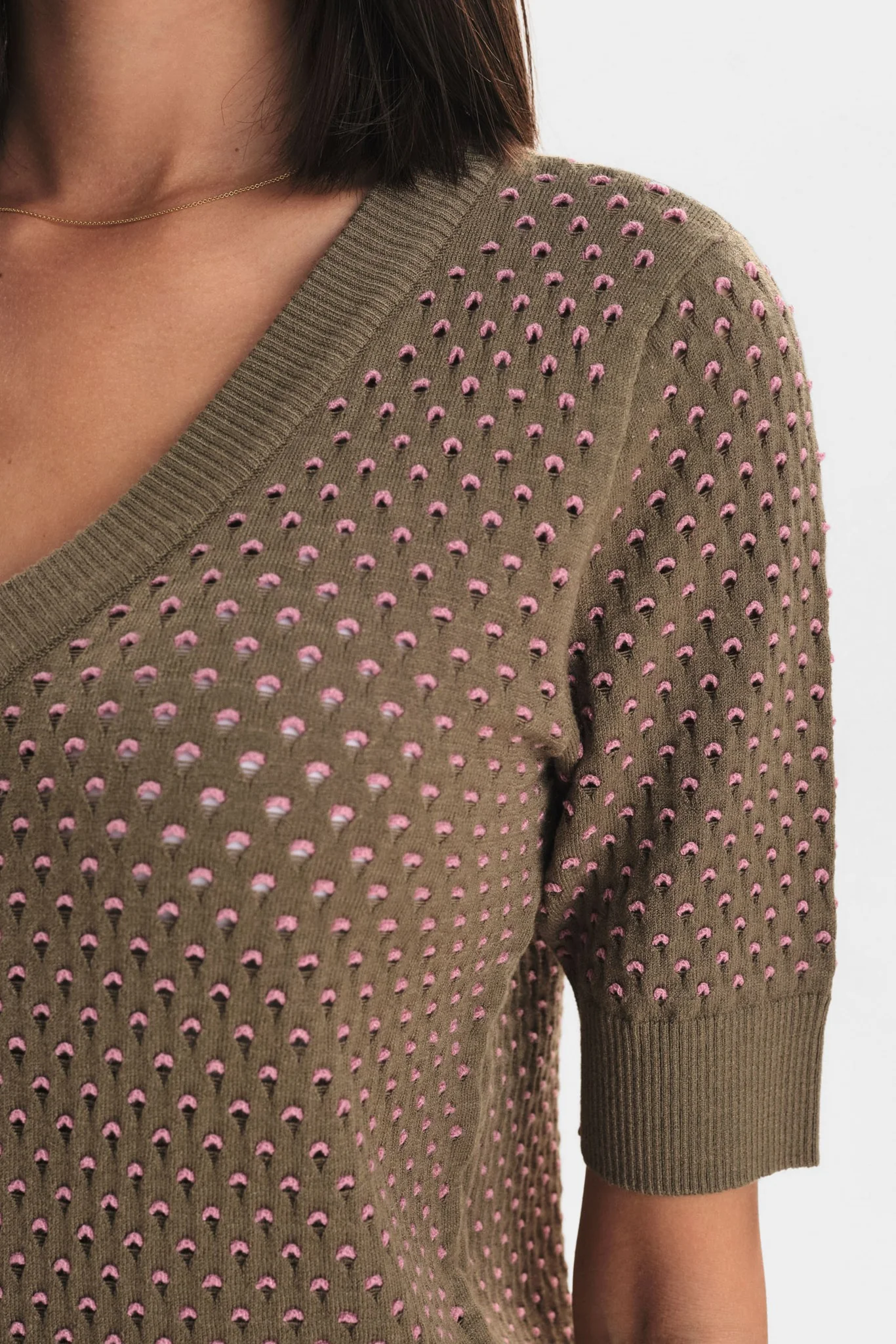 NYBRYNN V-NECK - Deep Lichen Green - Image 4