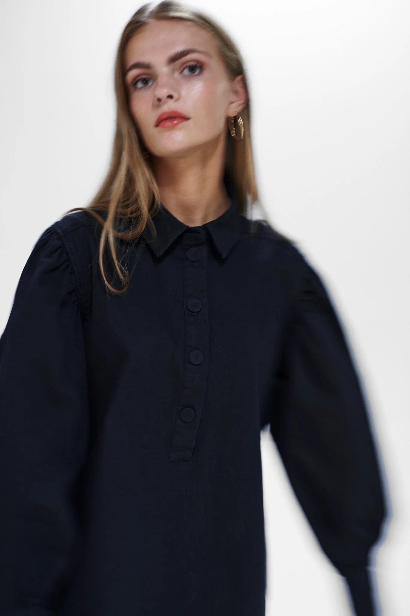 SISADA DRESS - Caviar - Image 7