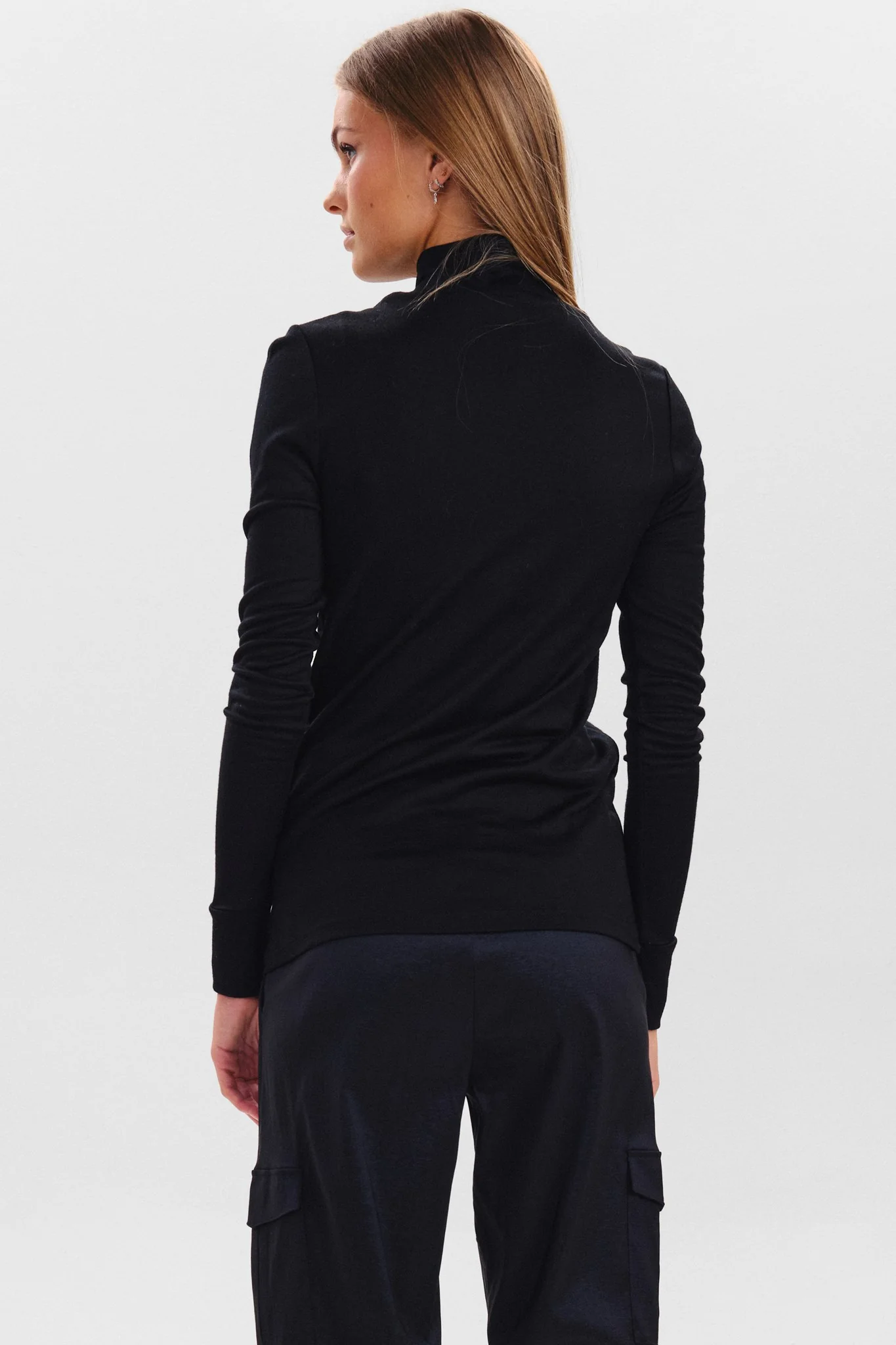 SISANDY TURTLENECK - Caviar - Image 2