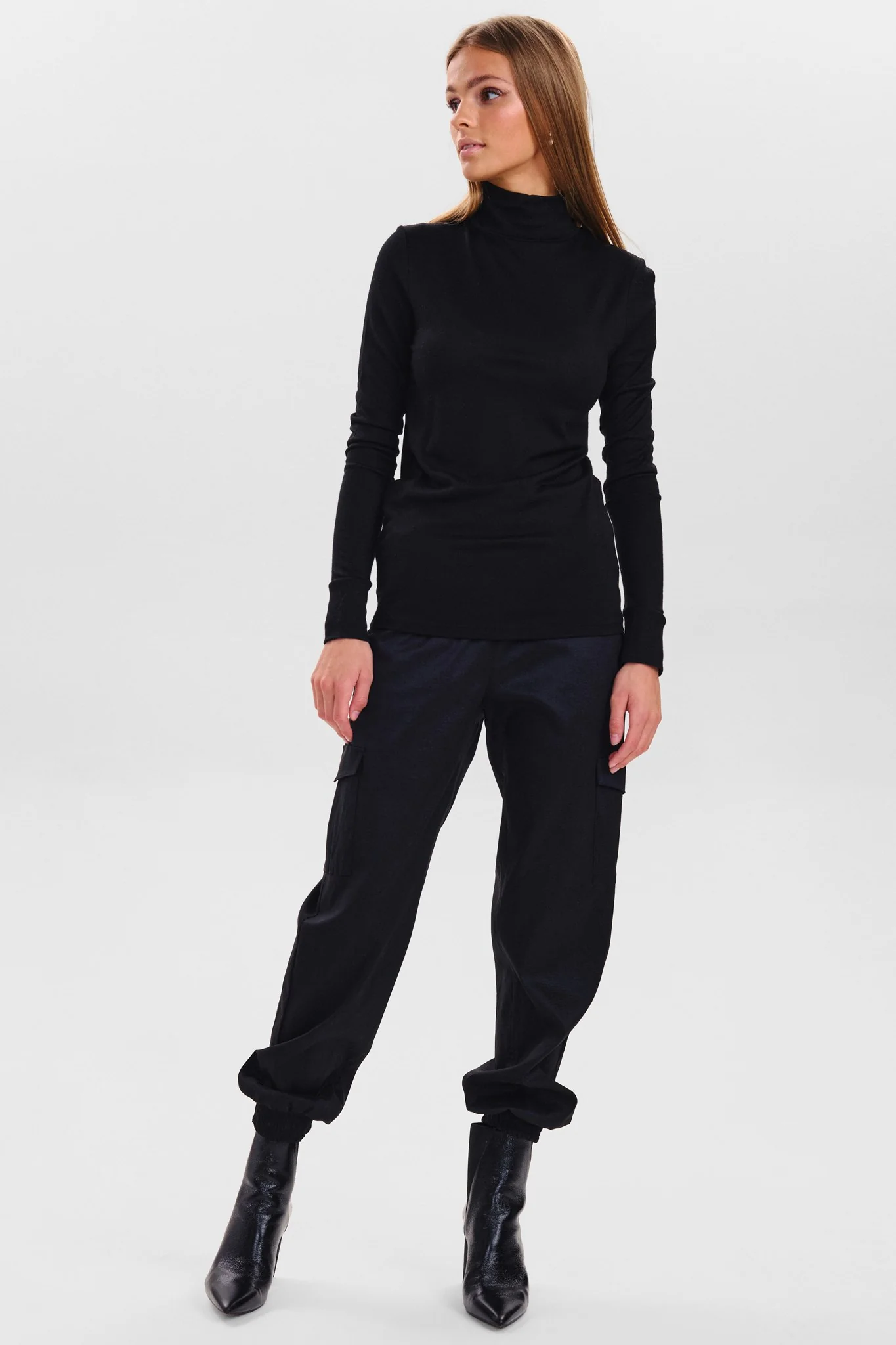 SISANDY TURTLENECK - Caviar - Image 3