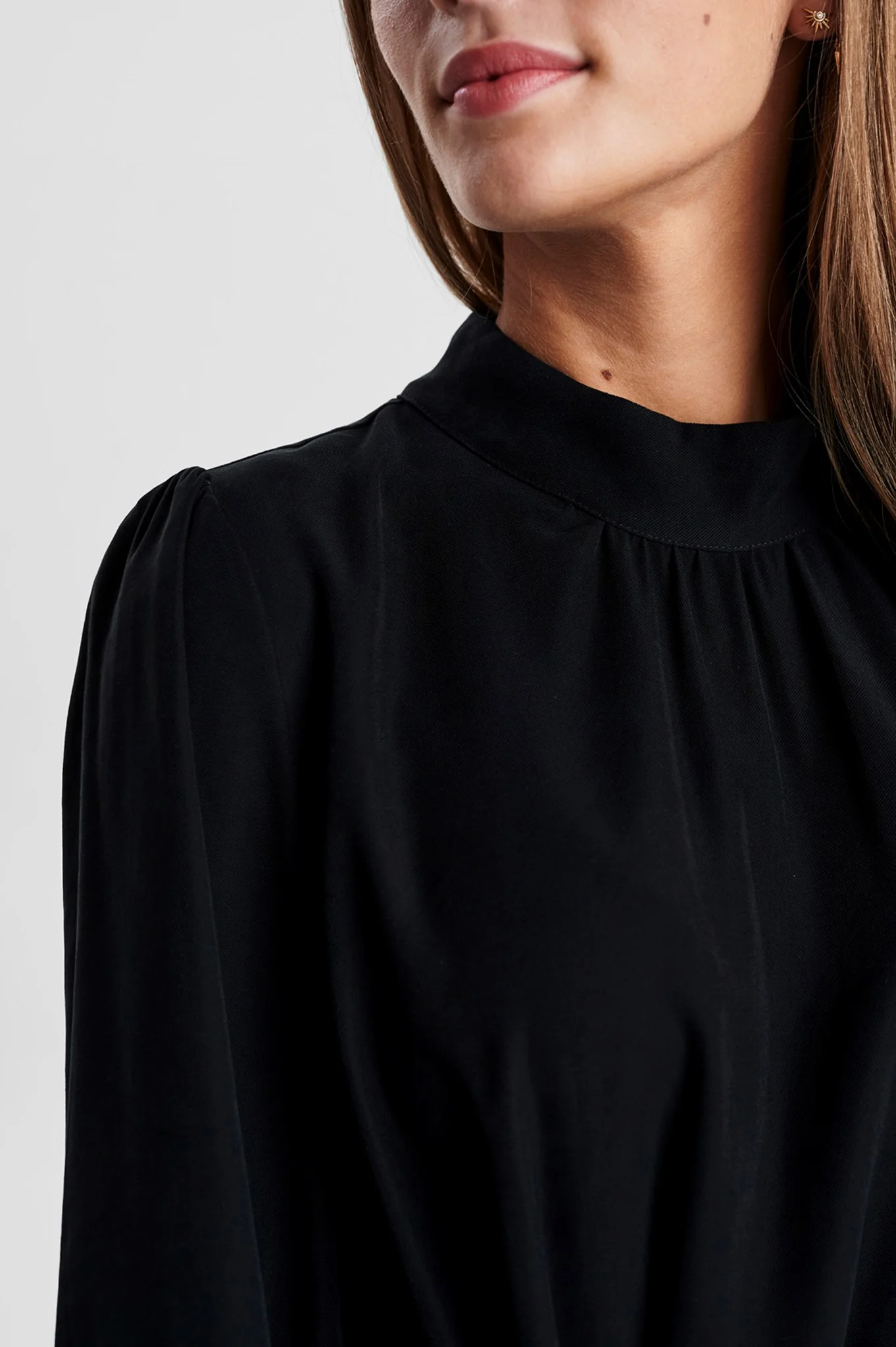 SISESSAN DRESS - Caviar - Image 5